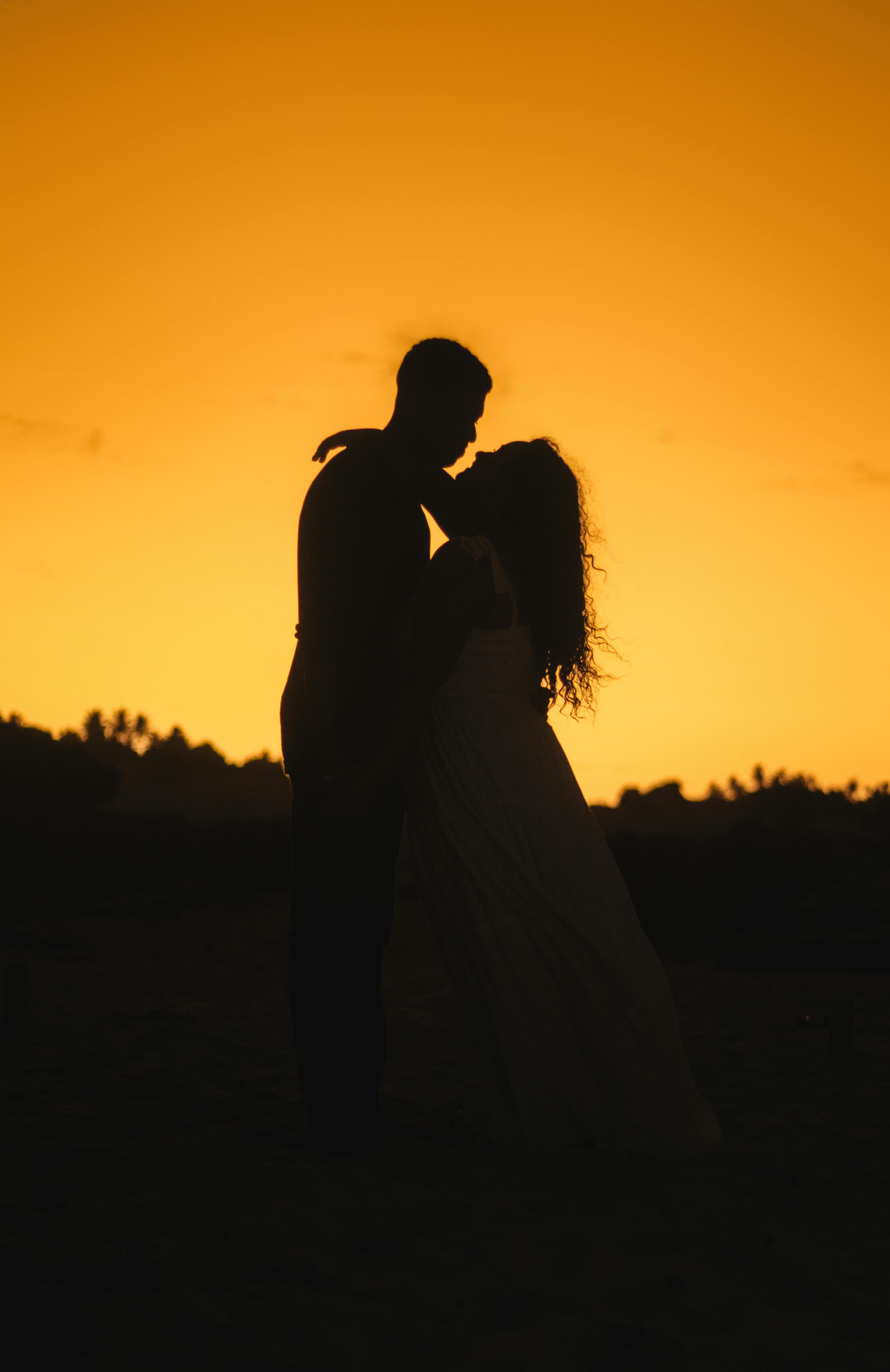 Un couple qui s'enlace | Source : Pexels