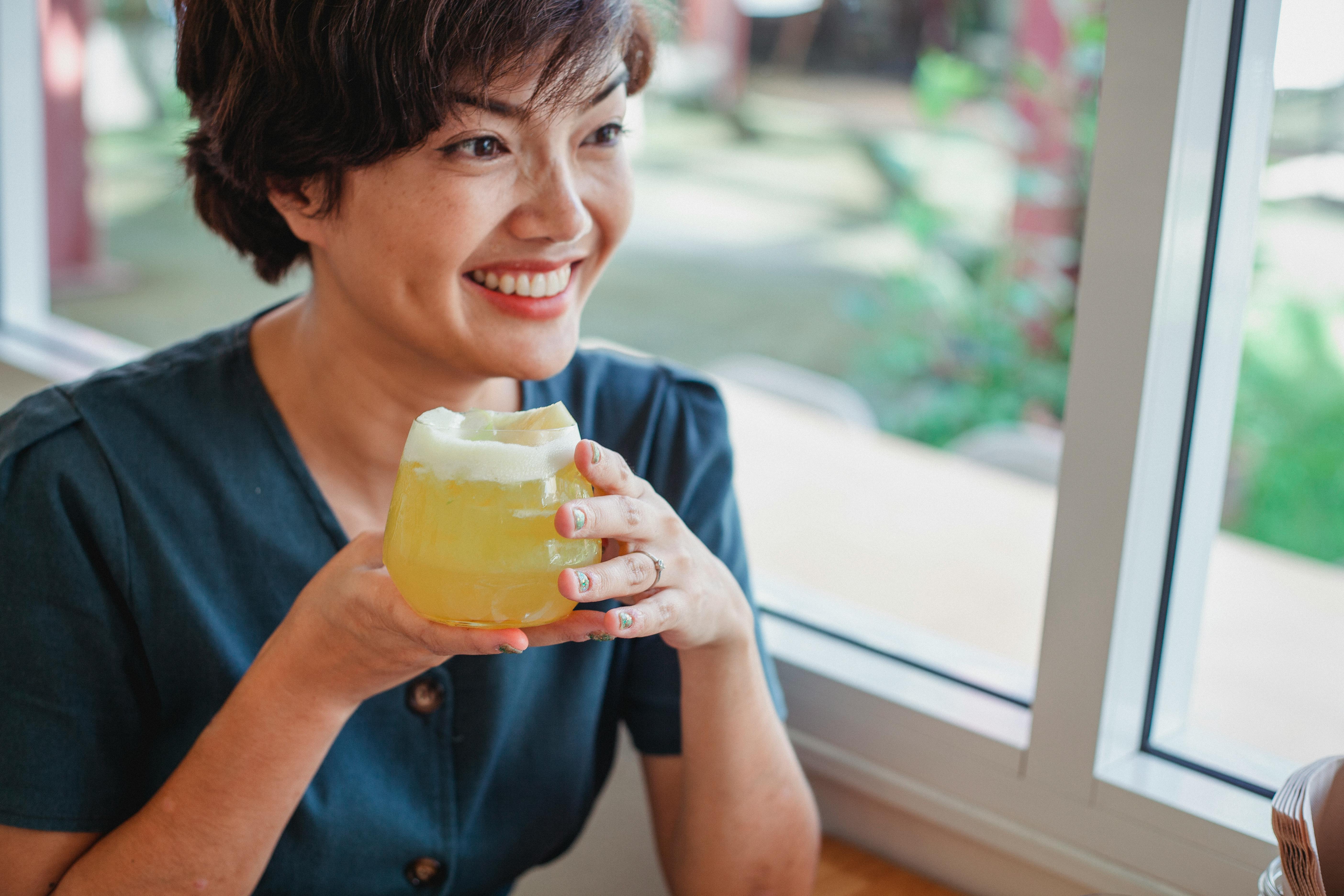 Une femme souriante | Source : Pexels