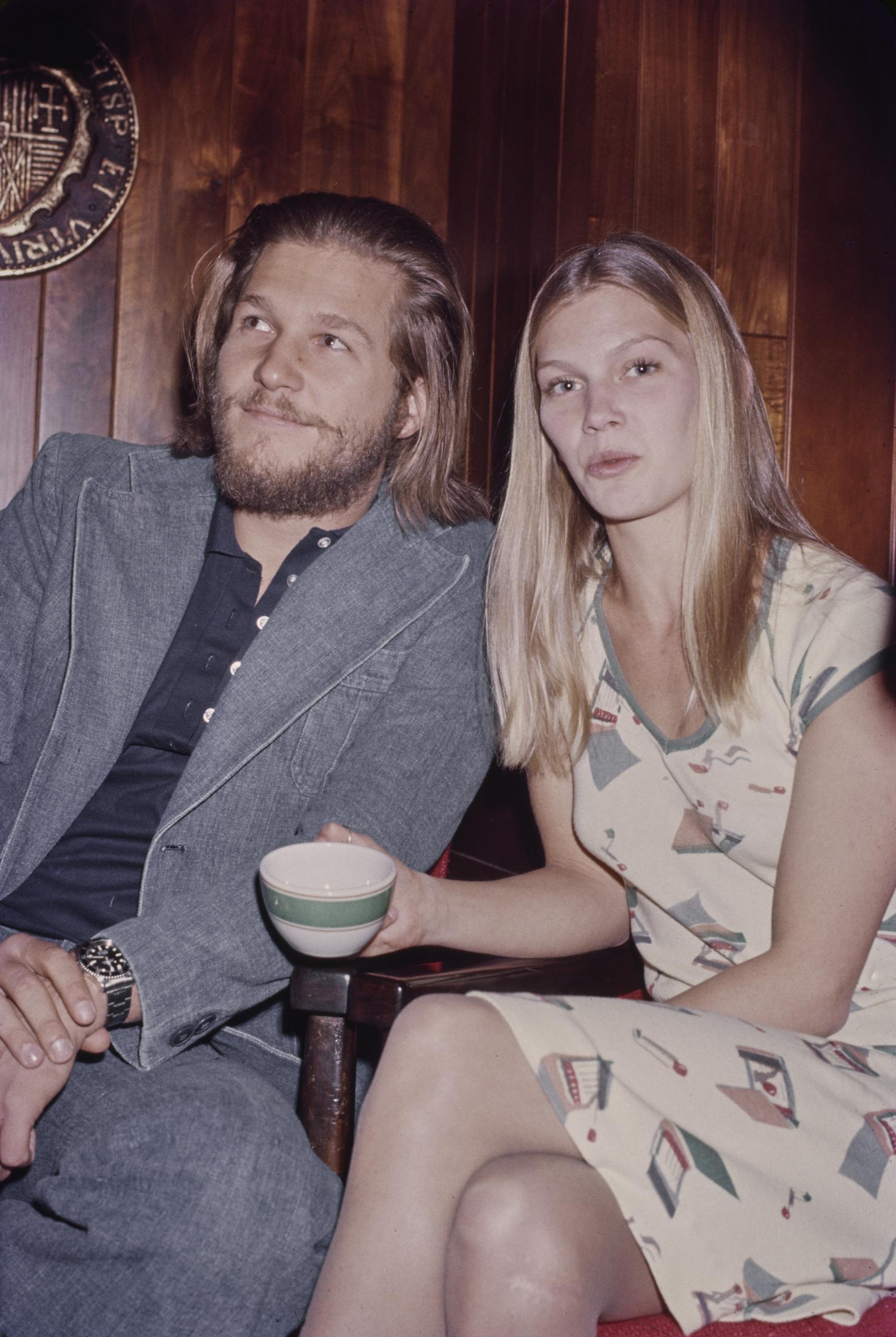 Jeff Bridges et Susan Geston aux Golden Apple Awards à Beverly Hills, Californie, en décembre 1975 | Source : Getty Images
