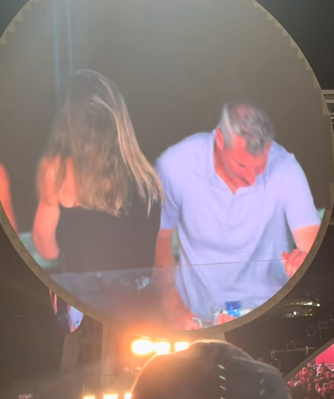 Andy Byron et Kristin Cabot cachent leur visage de la caméra de baiser lors d'un concert de Coldplay à Boston, à partir d'un post vidéo daté du 17 juillet 2025 | Source : TikTok/instaagraace