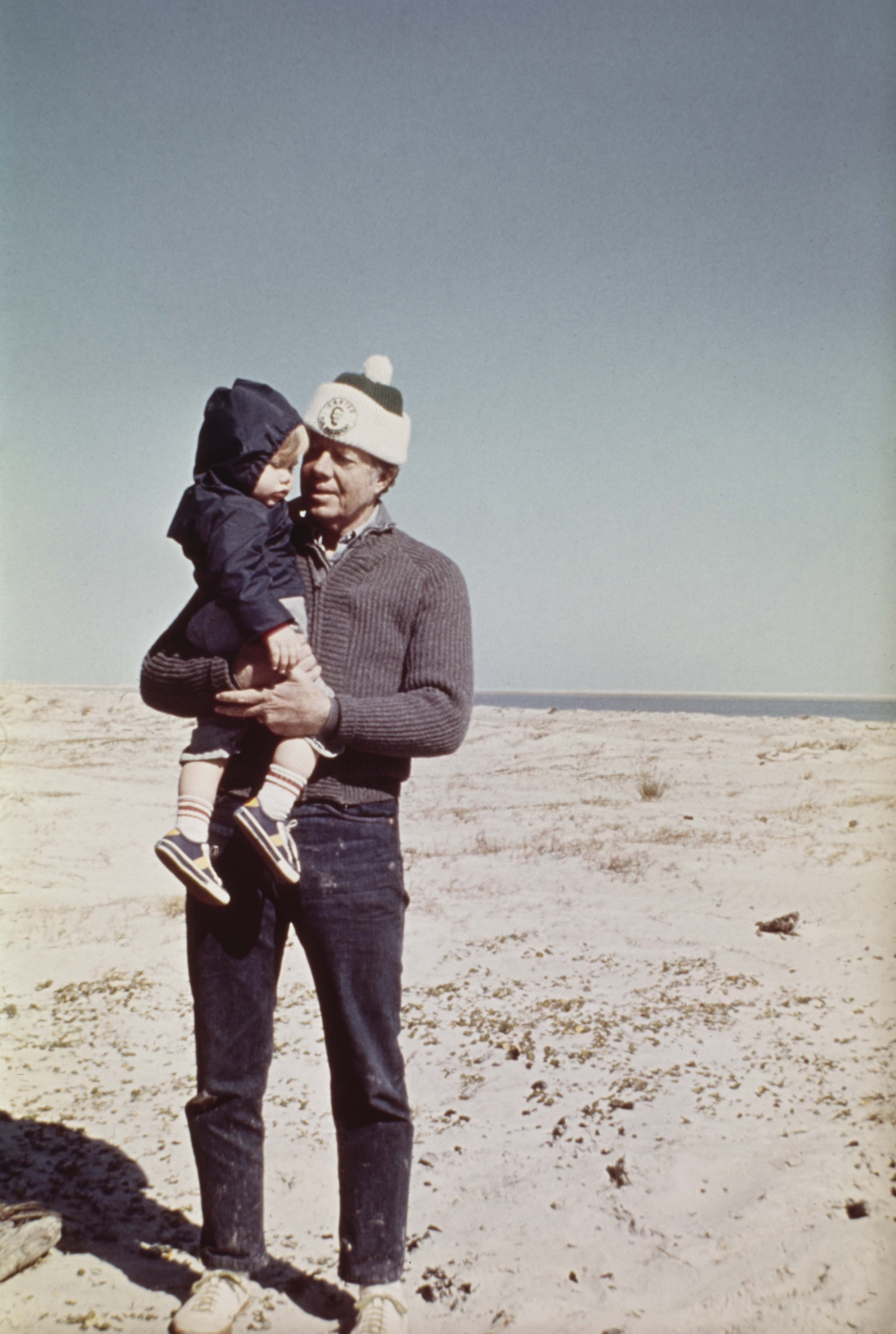 Jimmy Carter avec son petit-fils Jason le 22 novembre 1976 | Source : Getty Images
