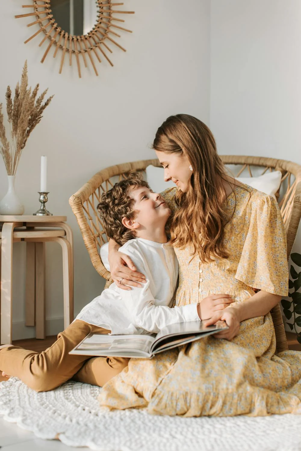 Une femme qui parle à son fils | Source : Pexels