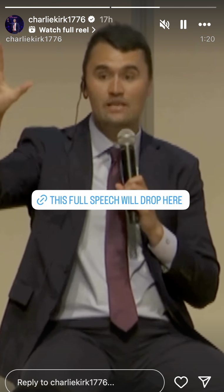 Charlie Kirk lors d'un événement dans l'un de ses derniers posts Instagram avant son décès | Source : Instagram/charliekirk1776