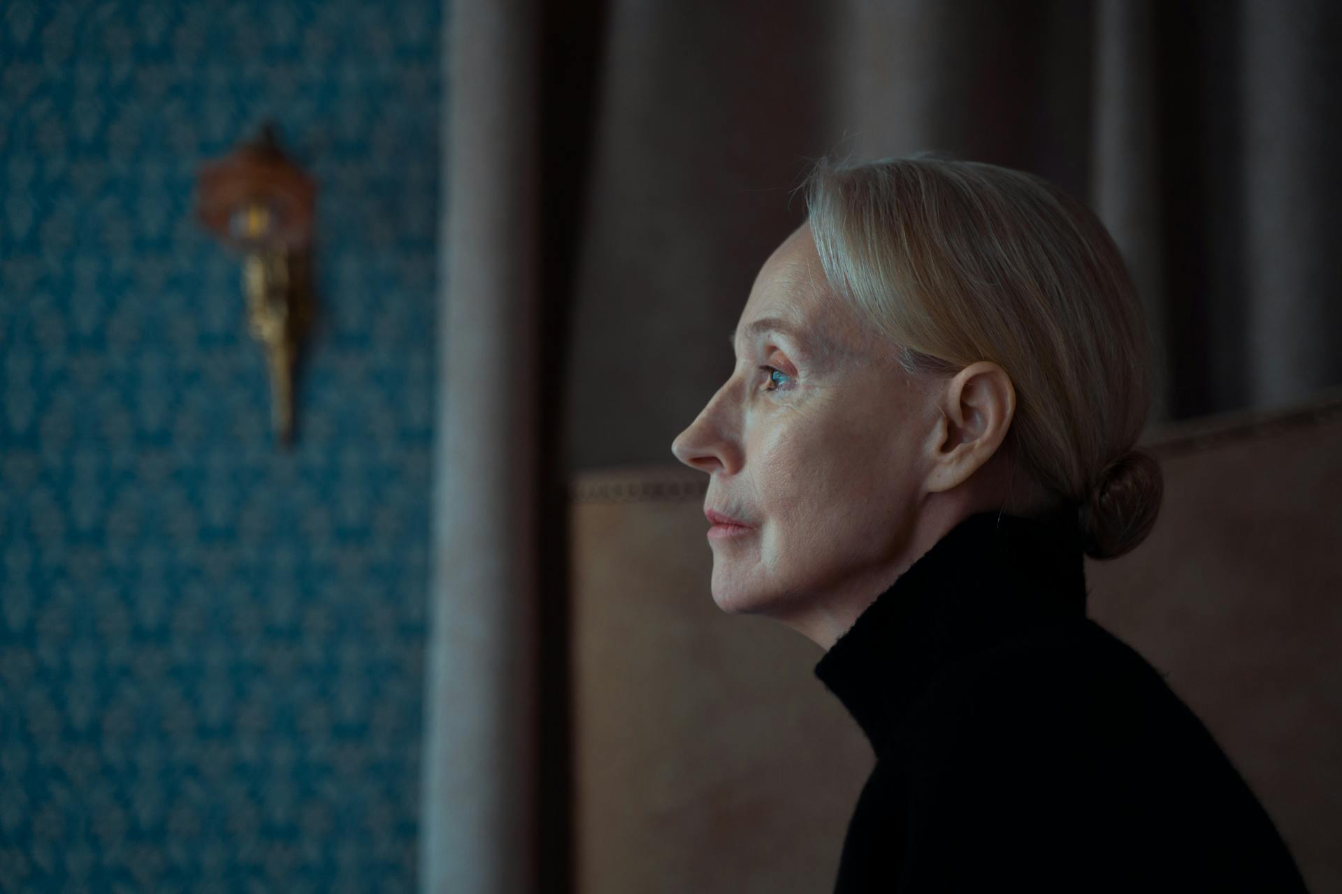 Vue latérale d'une femme âgée | Source : Pexels