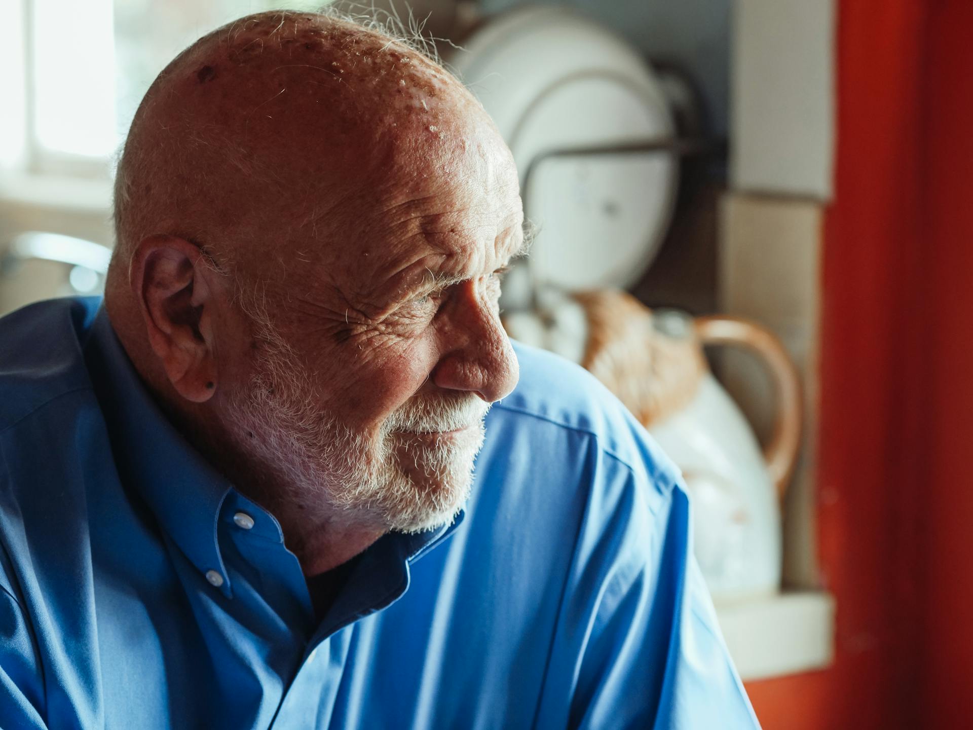 Un homme âgé souriant | Source : Pexels