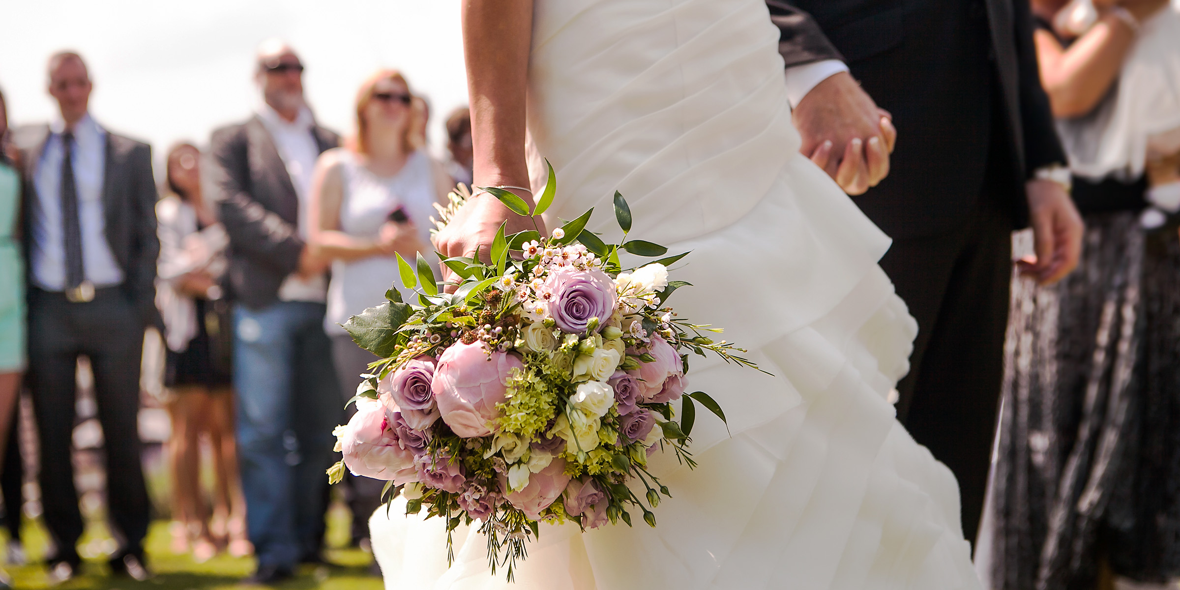 Un couple qui se marie | Source : Shutterstock