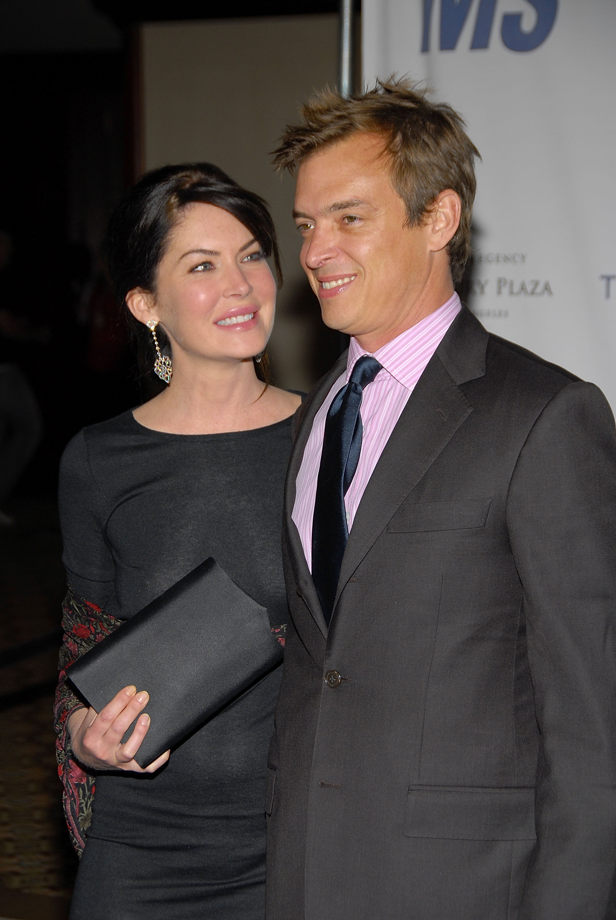 Lara Flynn Boyle et son mari Donald Ray Thomas assistent à la 14e course annuelle pour effacer la sclérose en plaques en 2007 | Source : Getty Images