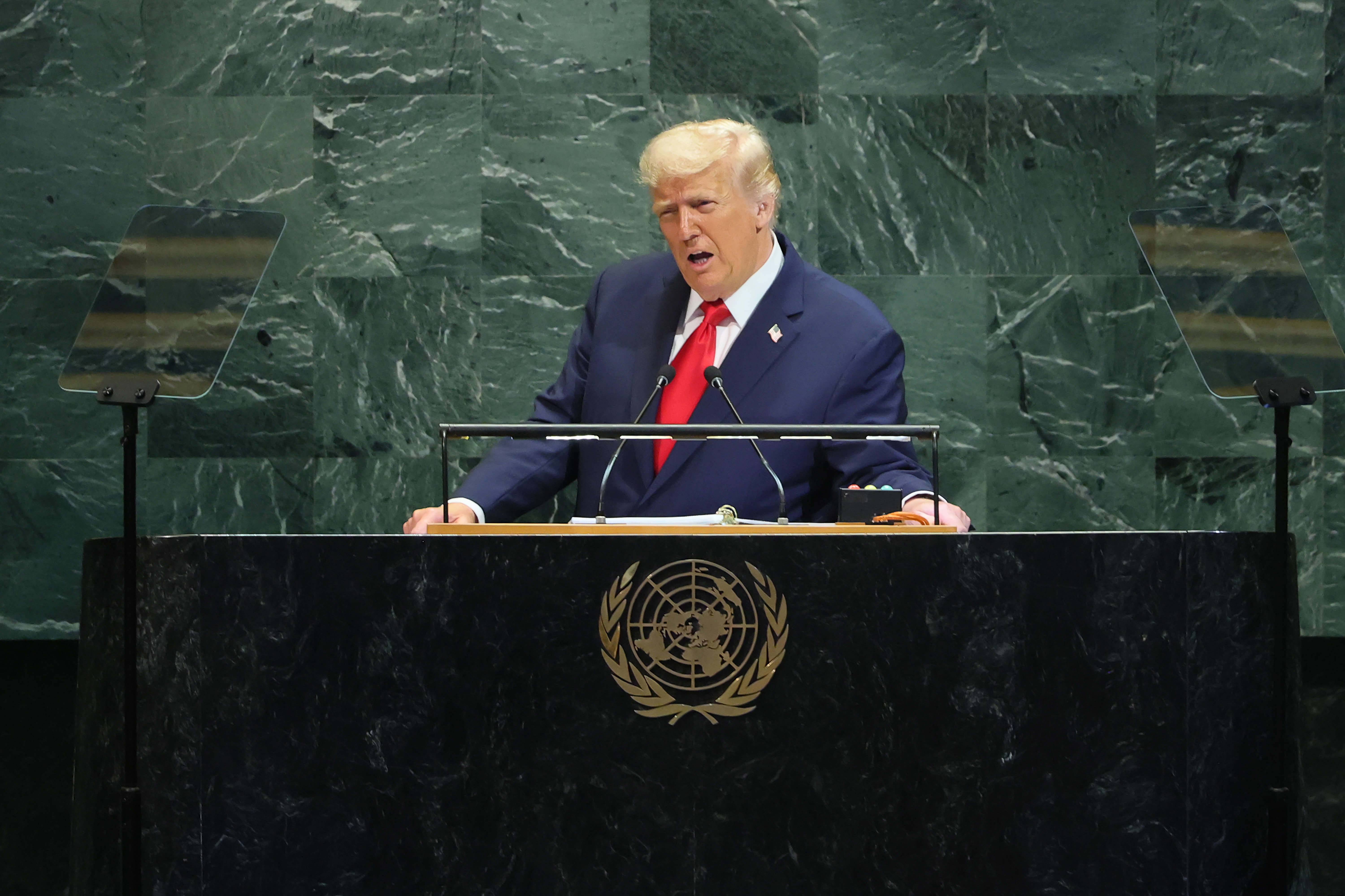 Donald Trump s'exprime lors de la 80e session de l'Assemblée générale des Nations unies (AGNU) au siège de l'ONU | Source : Getty Images
