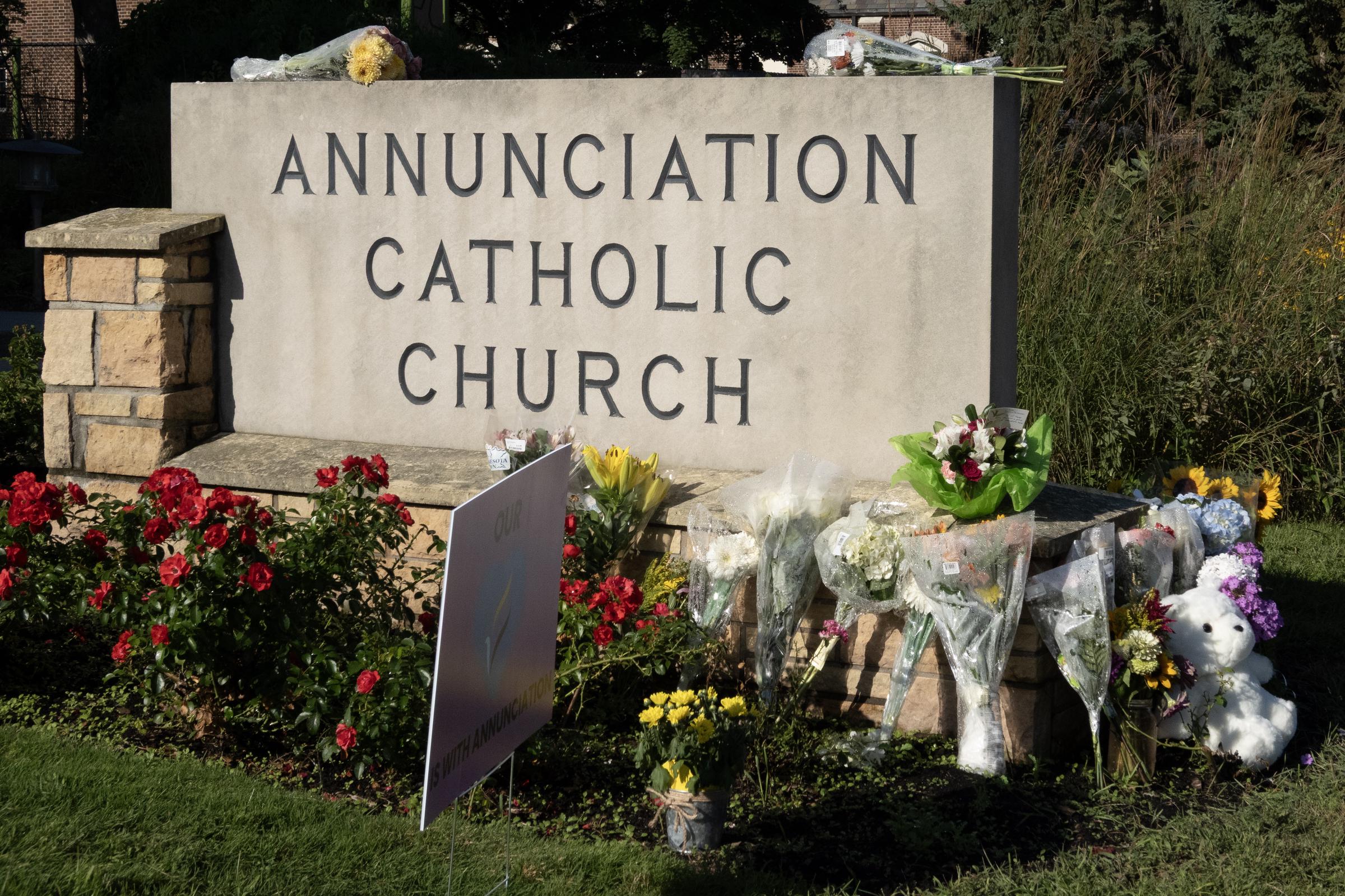 Un mémorial devant l'église catholique Annunciation, le 28 août 2025, à Minneapolis, dans le Minnesota. | Source : Getty Images