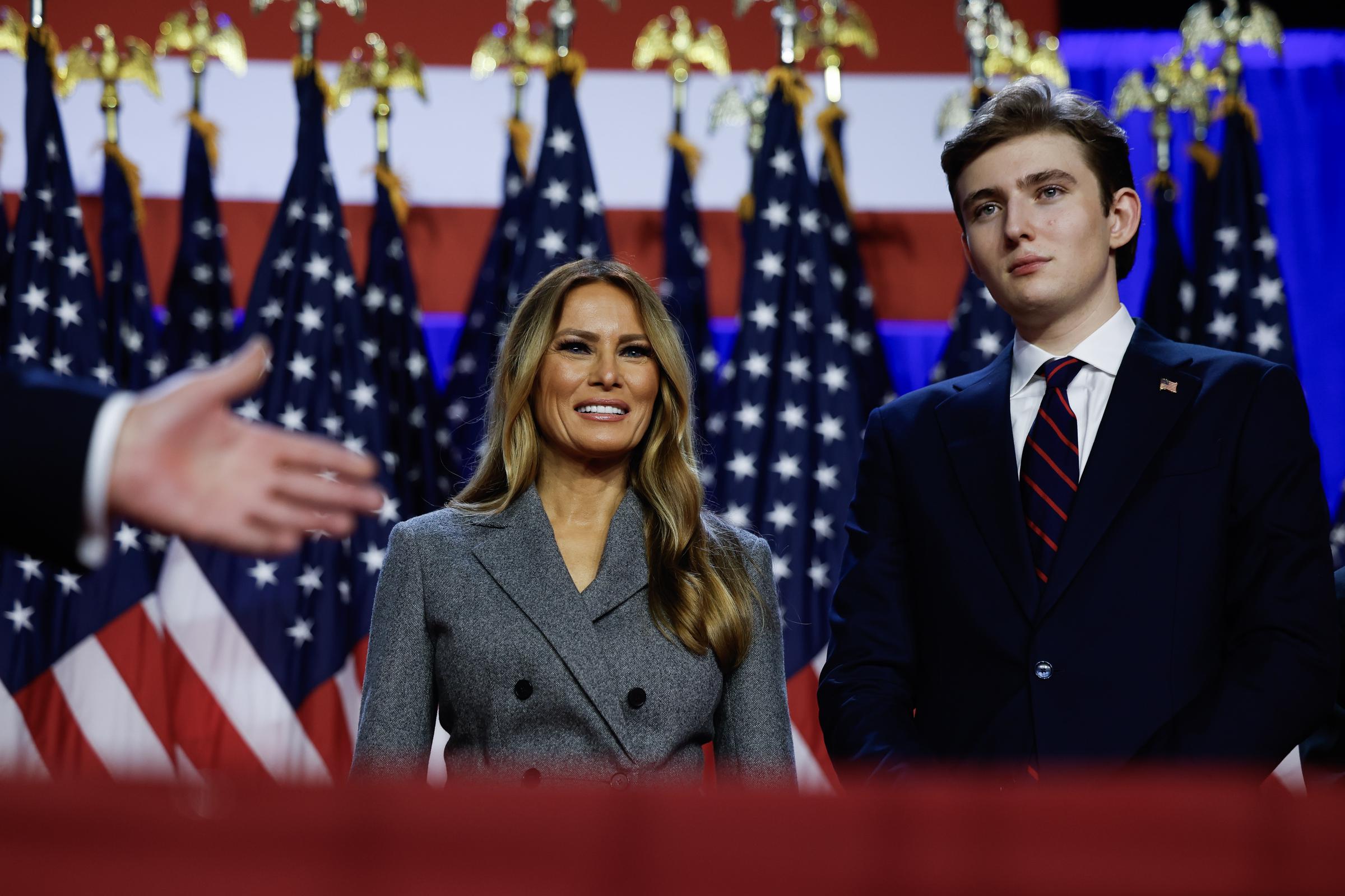 Melania et Barron Trump lors d'une soirée électorale le 6 novembre 2024, à West Palm Beach, en Floride. | Source : Getty Images