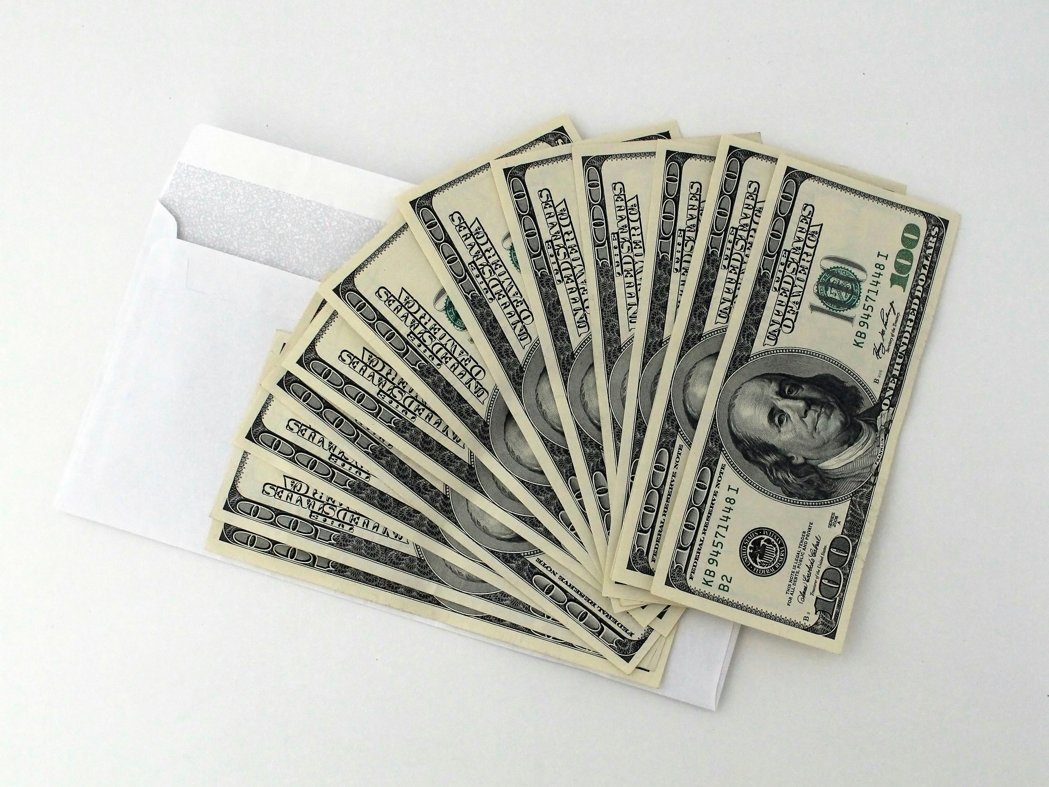 1 200 dollars | Source : Pexels