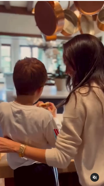 Meghan Markle et le prince Archie baking, extrait d'un post daté du 7 mars 2025 | Source : Instagram/meghan