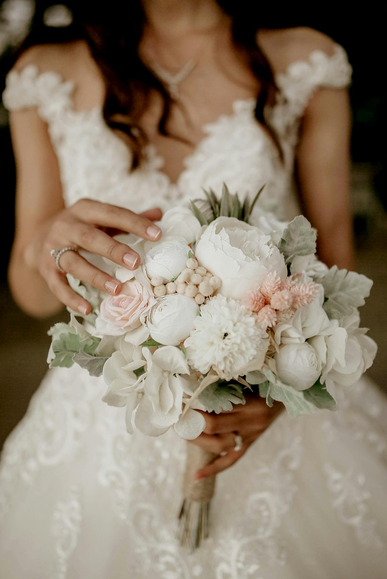 Une mariée tenant un bouquet | Source : Pexels