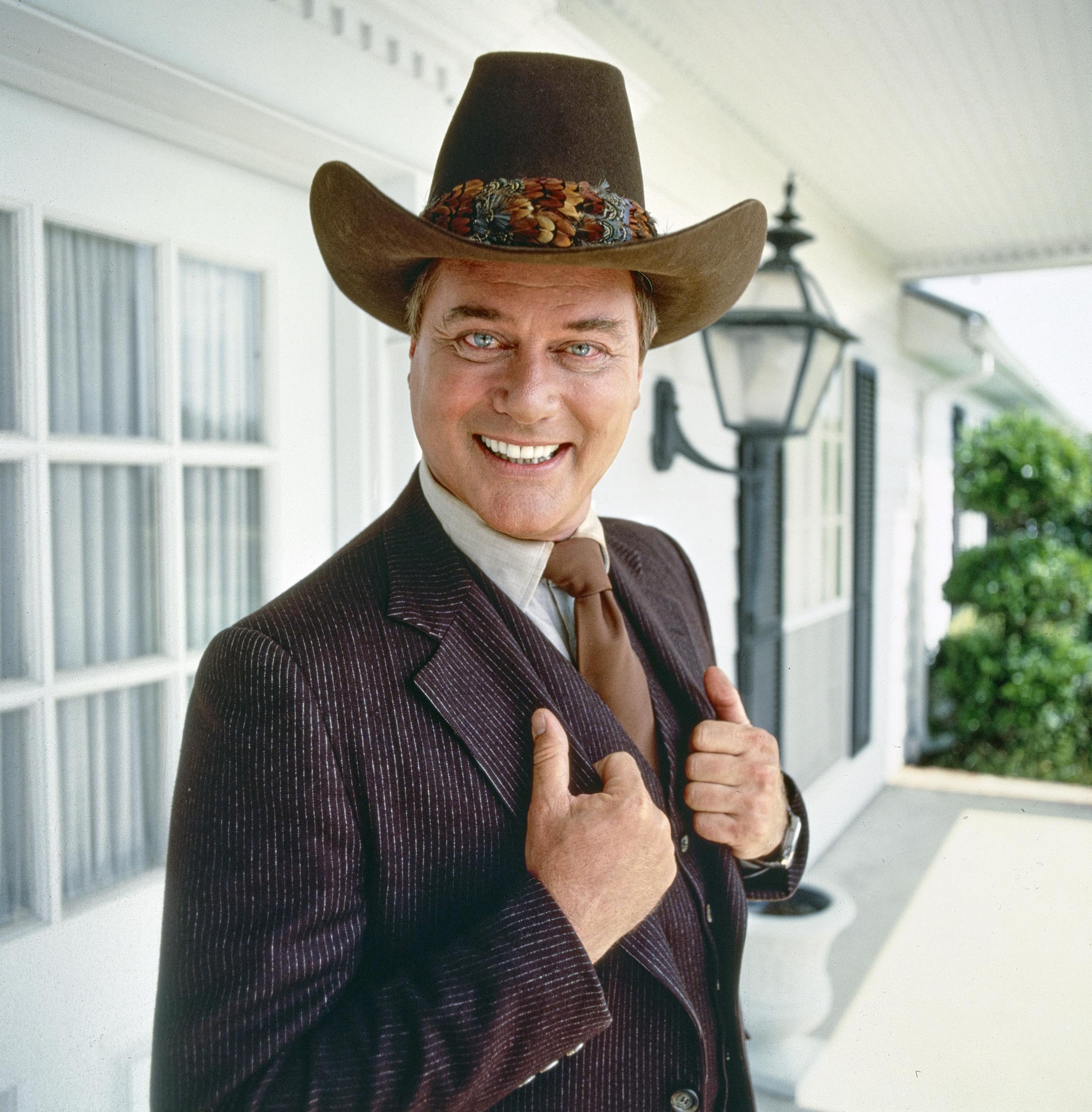 Larry Hagman photographié dans le rôle de J.R. Ewing pour « Dallas » le 2 avril 1978. | Source : Getty Images
