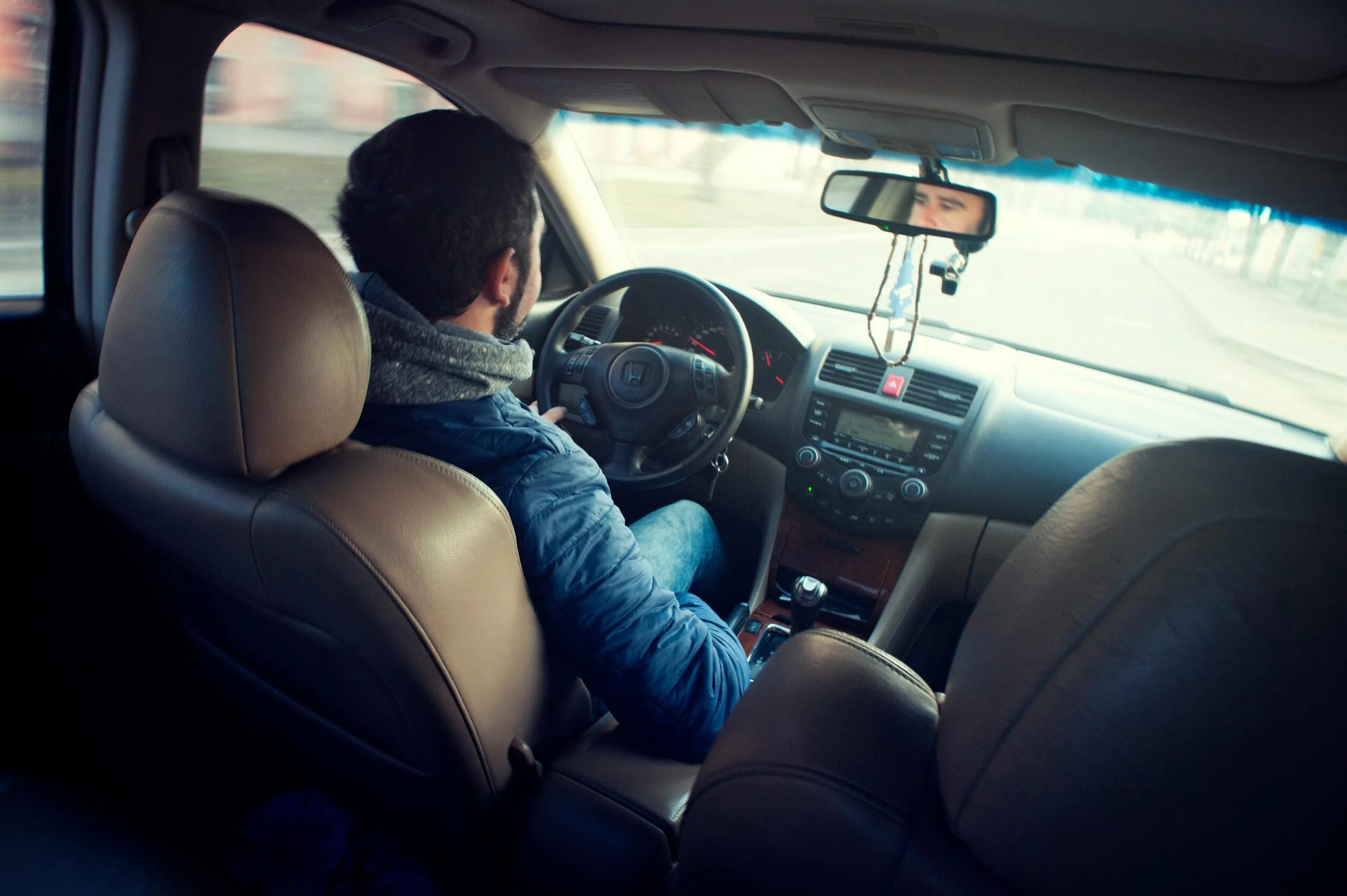 Un homme au volant | Source : Pexels