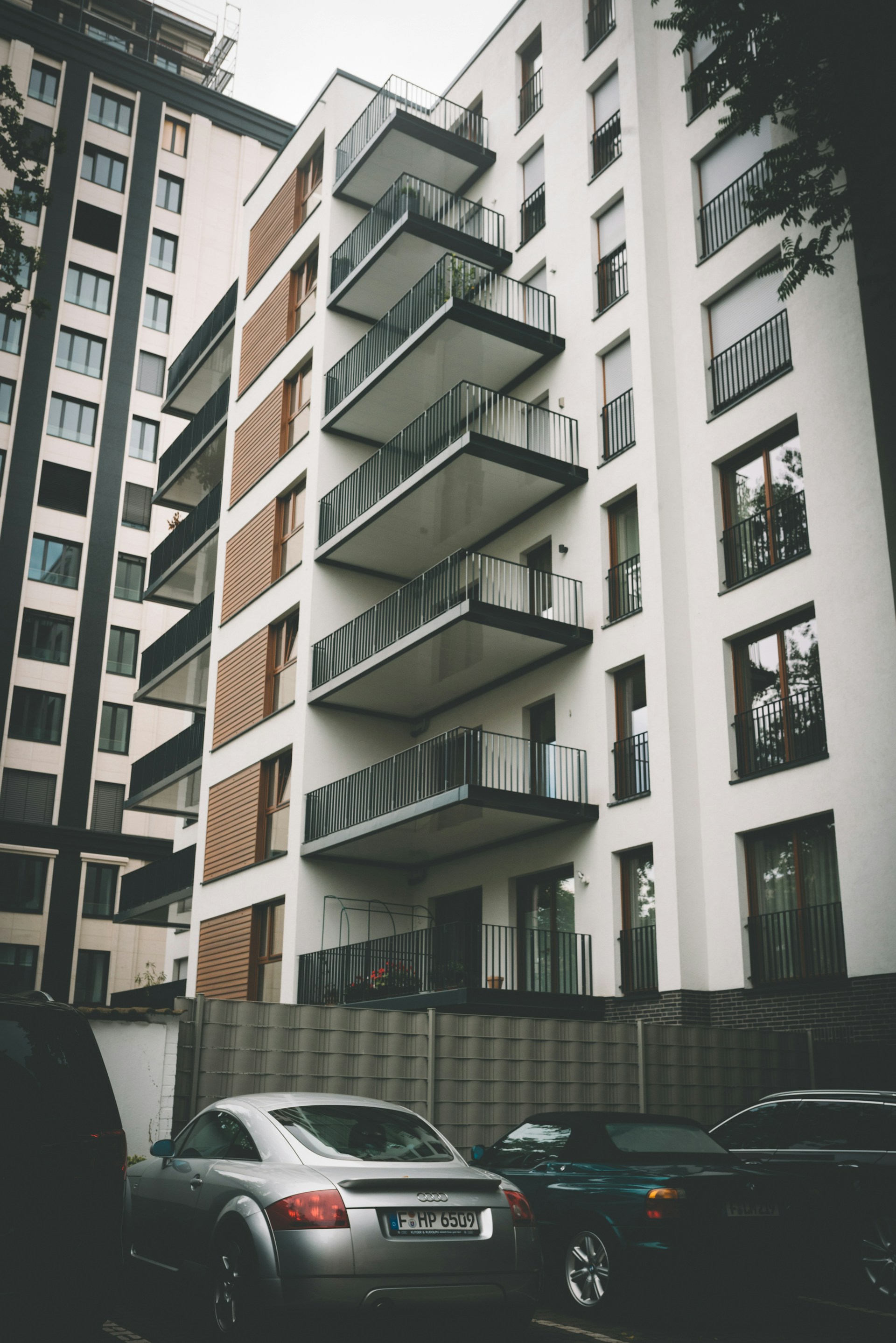 Un parking d'immeuble d'habitation | Source : Unsplash