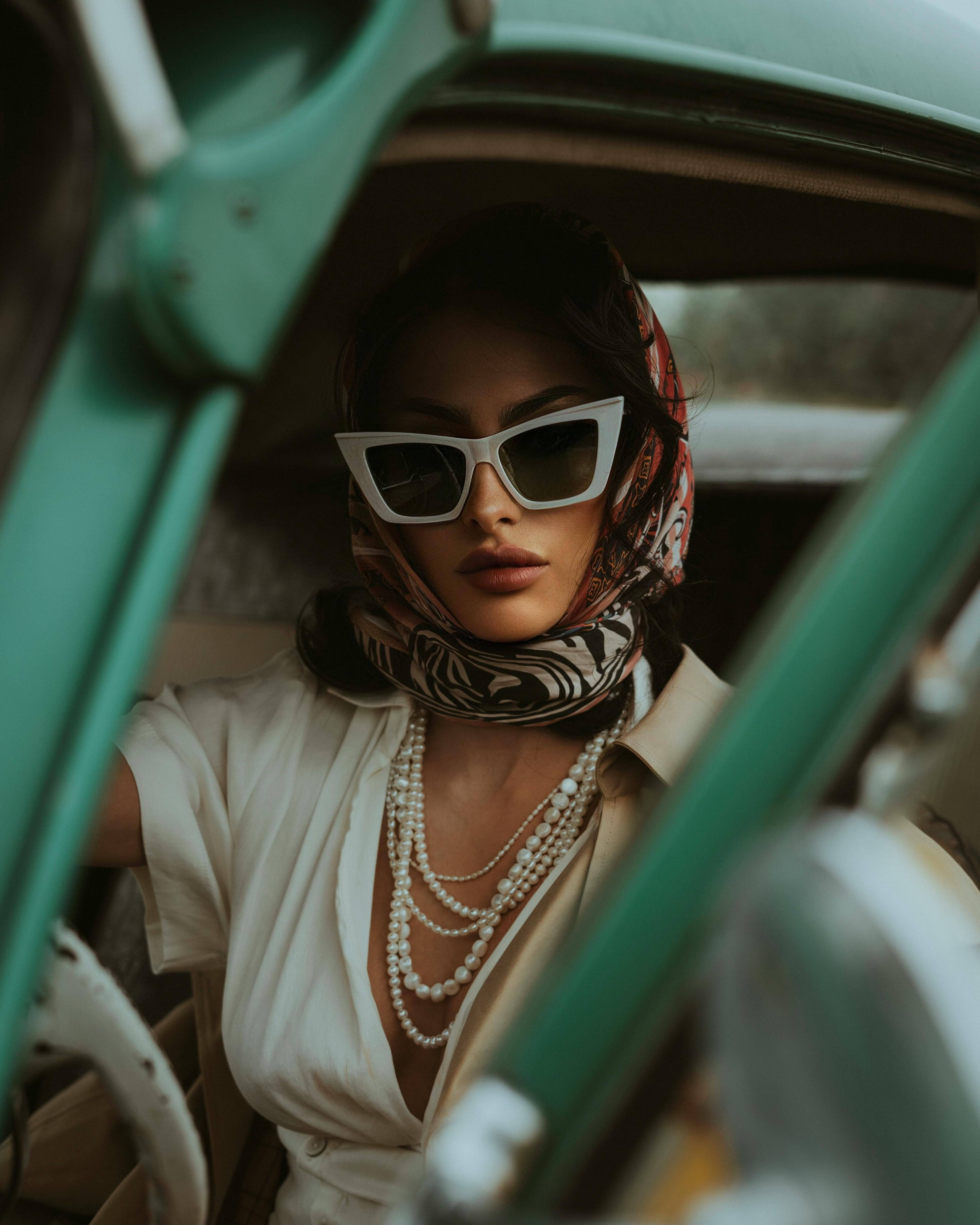 Une femme dans une voiture de luxe | Source : Pexels
