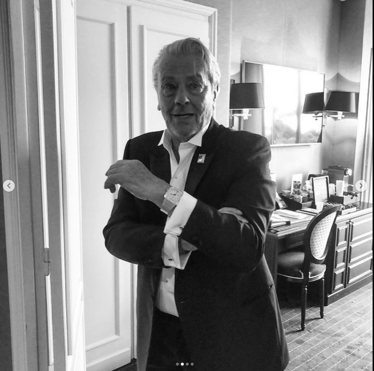Le célèbre acteur français pose pour une photo, postée le 19 mai 2021 | Source : Instagram/anouchkadelon