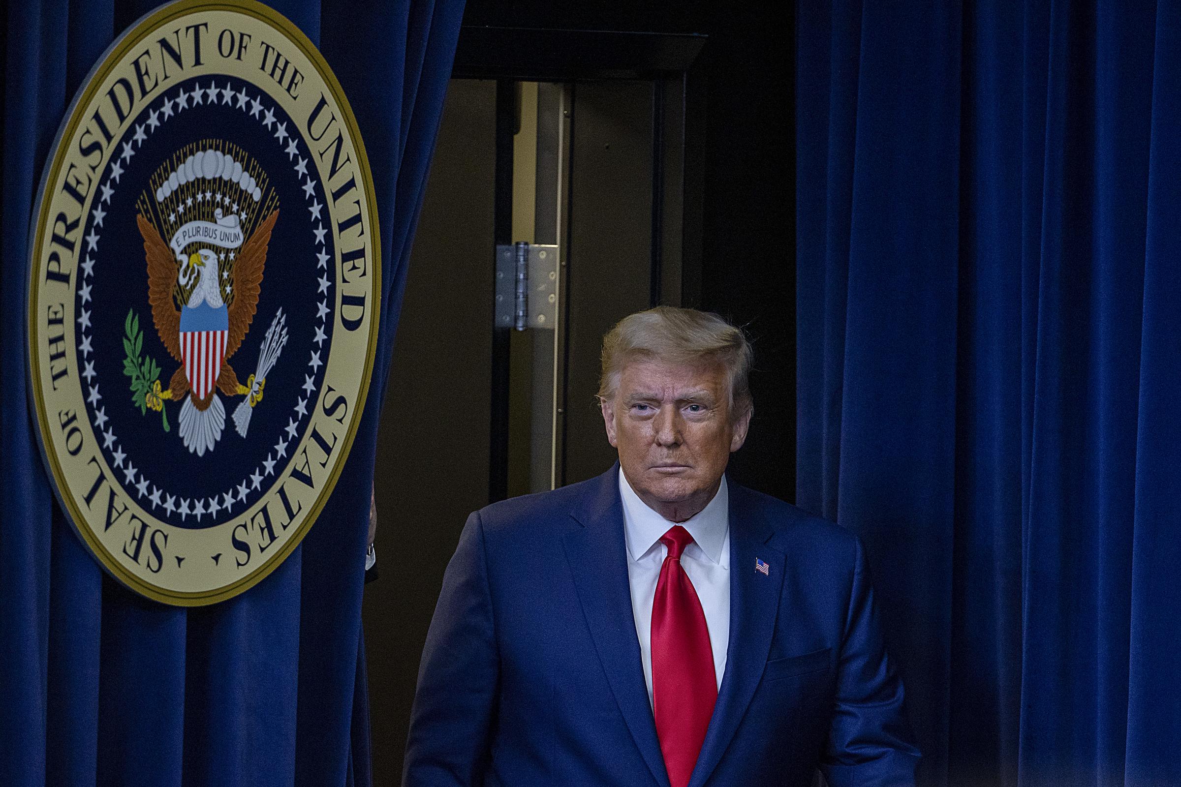 Le président américain Donald Trump arrive pour prendre la parole lors de l'Operation Warp Speed Vaccine Summit, le 8 décembre 2020, à Washington, DC. | Source : Getty Images