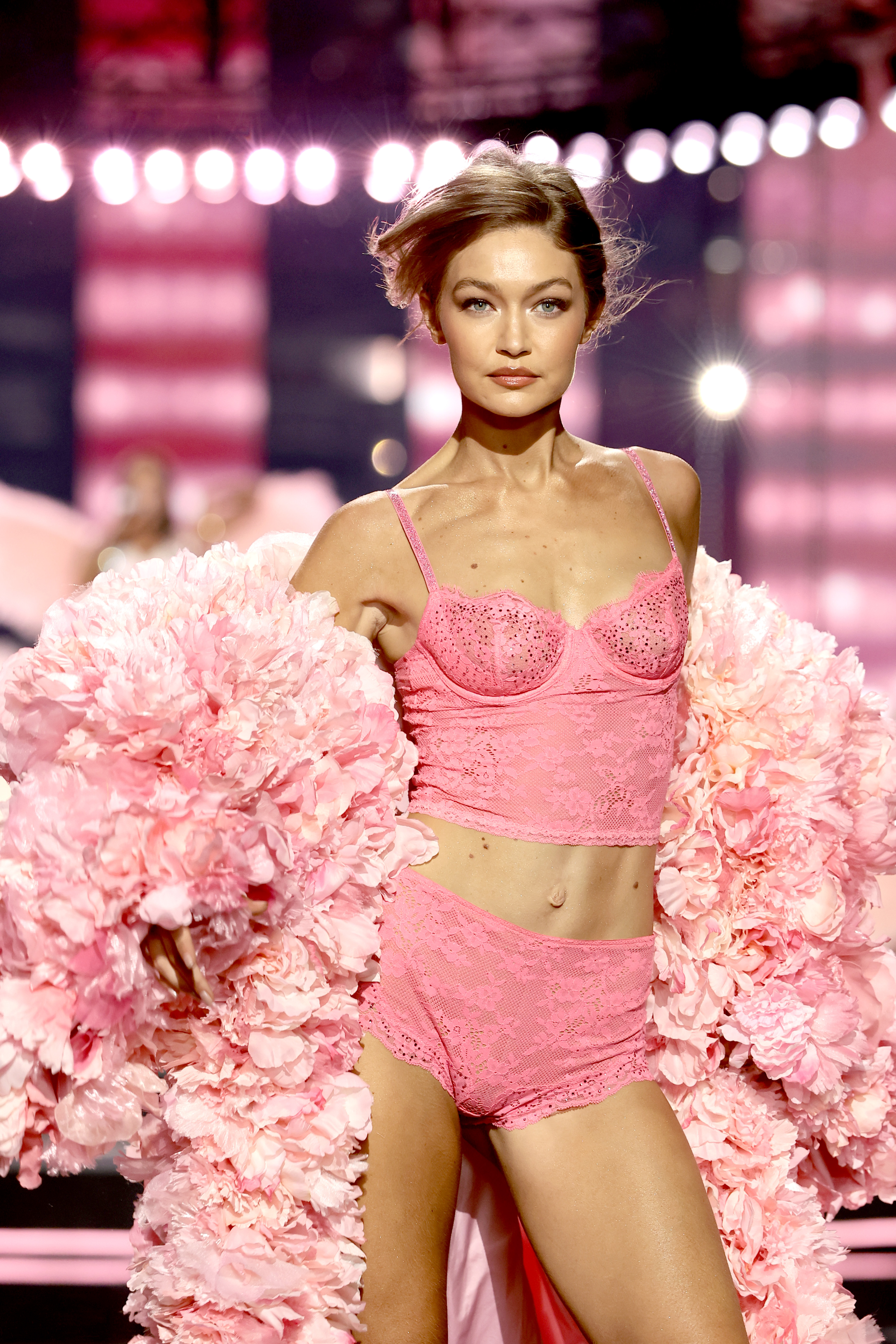 Gigi Hadid au défilé de mode Victoria's Secret qui s'est tenu aux Steiner Studios le 15 octobre 2025 à New York | Source : Getty Images