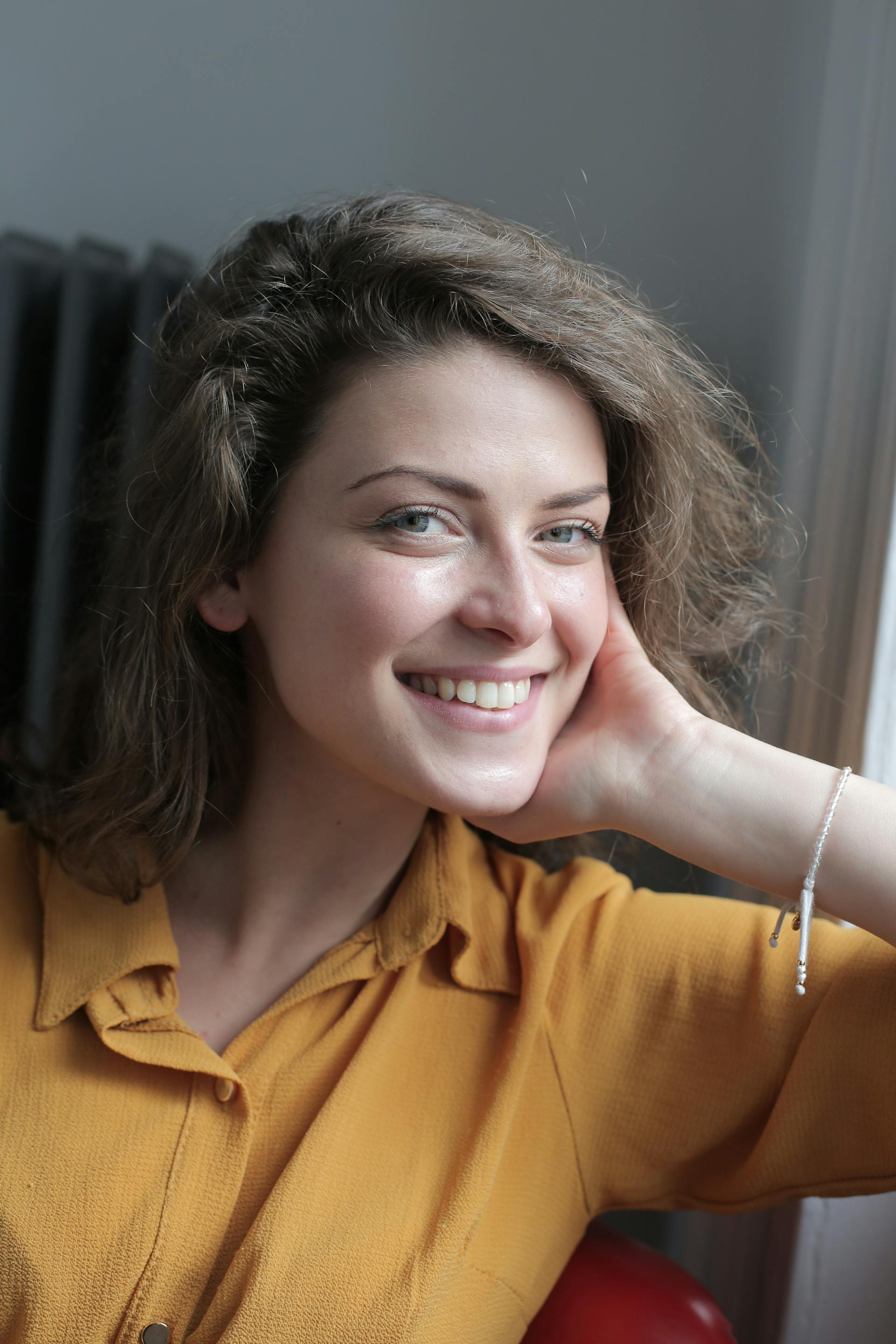 Une femme qui sourit | Source : Pexels