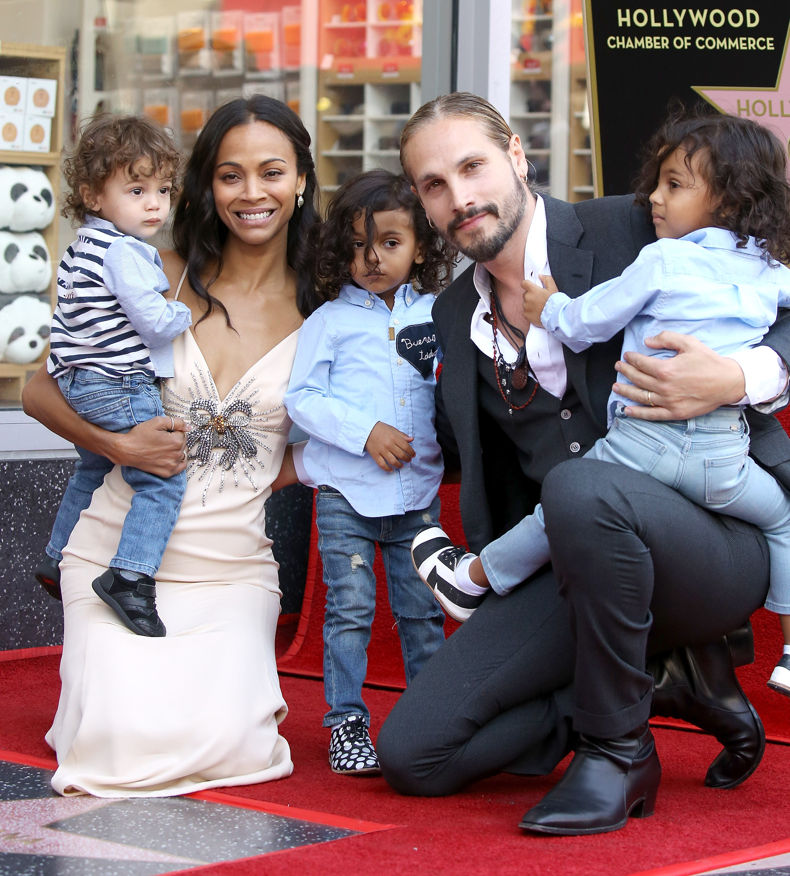 Zoe Saldana, Marco Perego et leurs enfants assistent à la cérémonie en l'honneur de Zoe Saldana, qui a reçu une étoile sur le Hollywood Walk of Fame, le 3 mai 2018 | Source : Getty Images