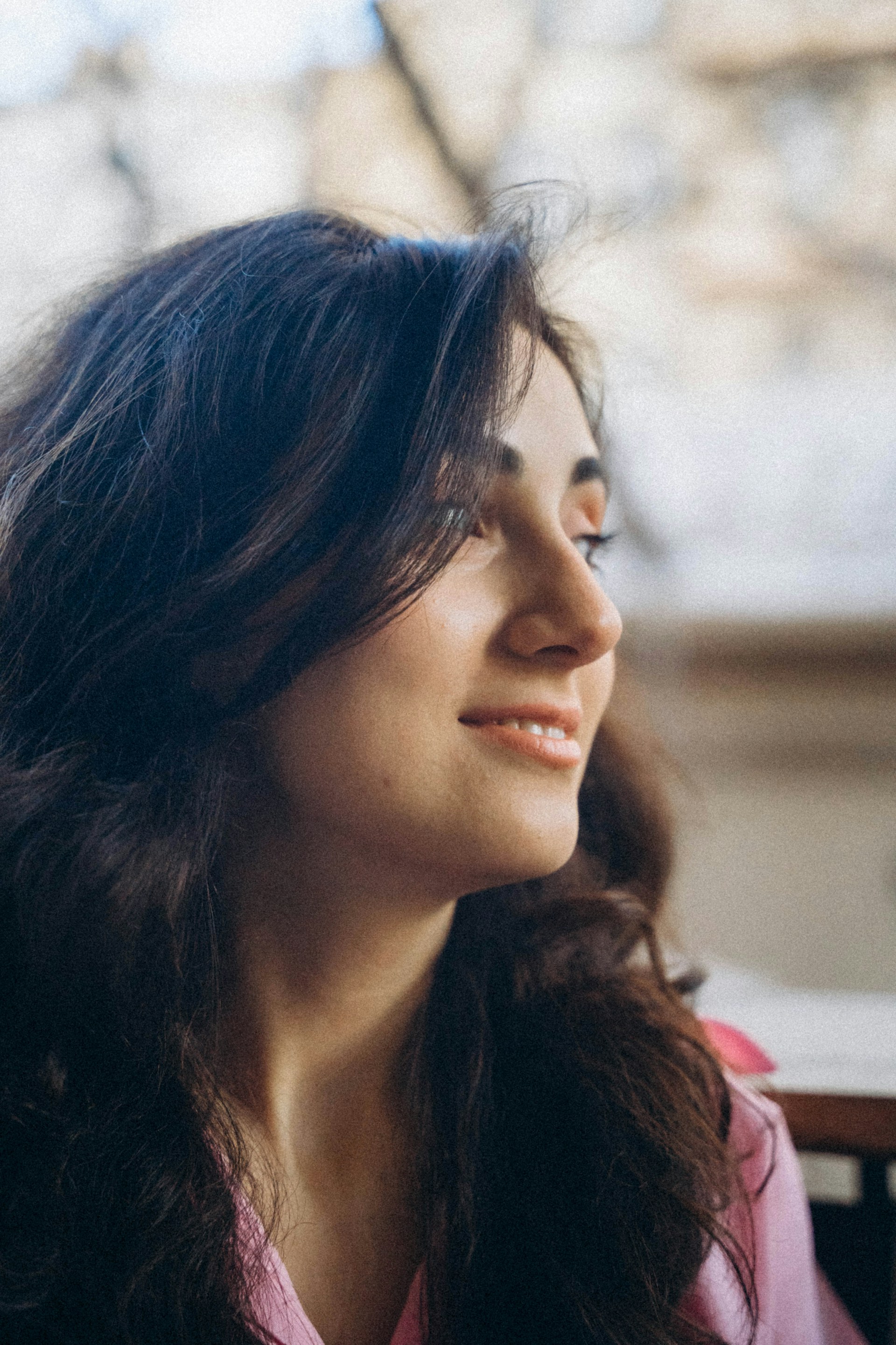 Une femme qui sourit à quelqu'un | Source : Unsplash
