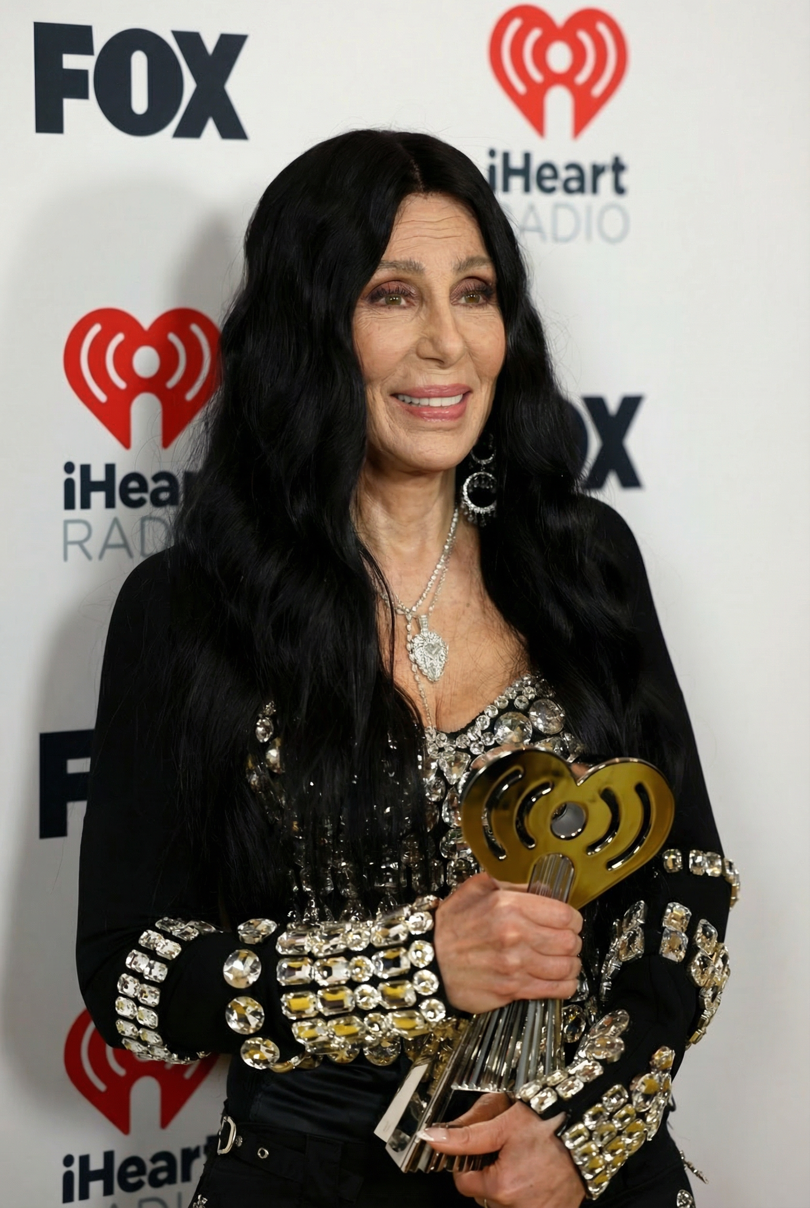 Ce à quoi Cher ressemblerait si elle n'avait subi aucune intervention chirurgicale, selon l'IA. | Source : imagine.art/nano banana