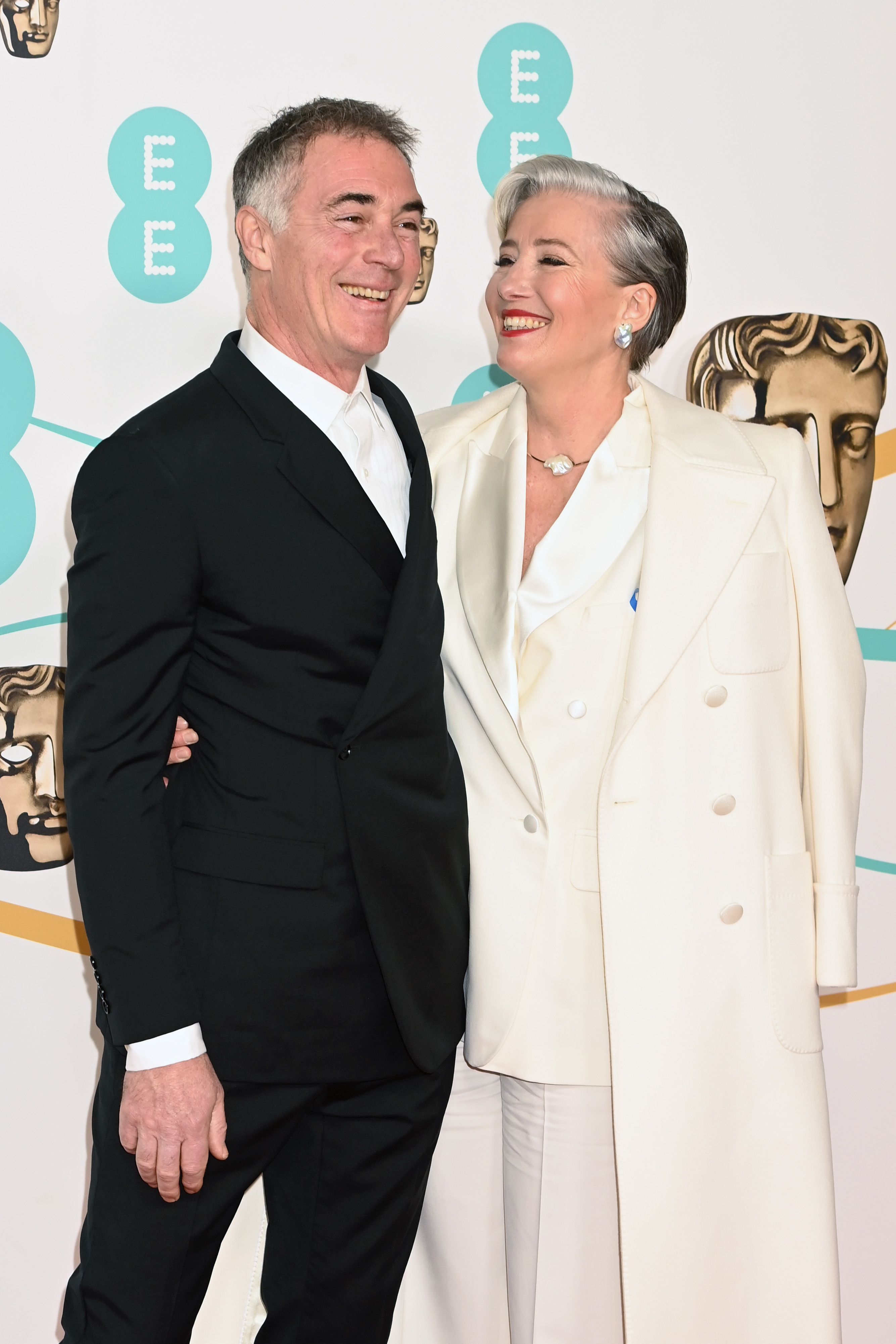 Greg Wise et Emma Thompson lors de la cérémonie des EE BAFTA Film Awards 2023, le 19 février 2023, à Londres, en Angleterre. | Source : Getty Images