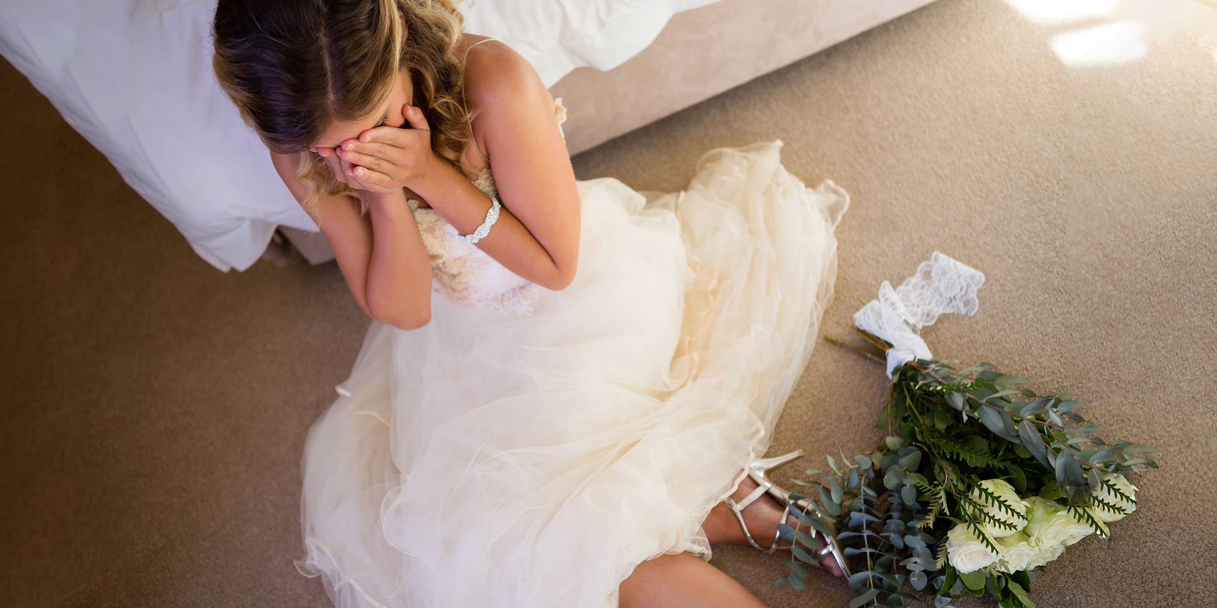 Une mariée en pleurs | Source : Shutterstock