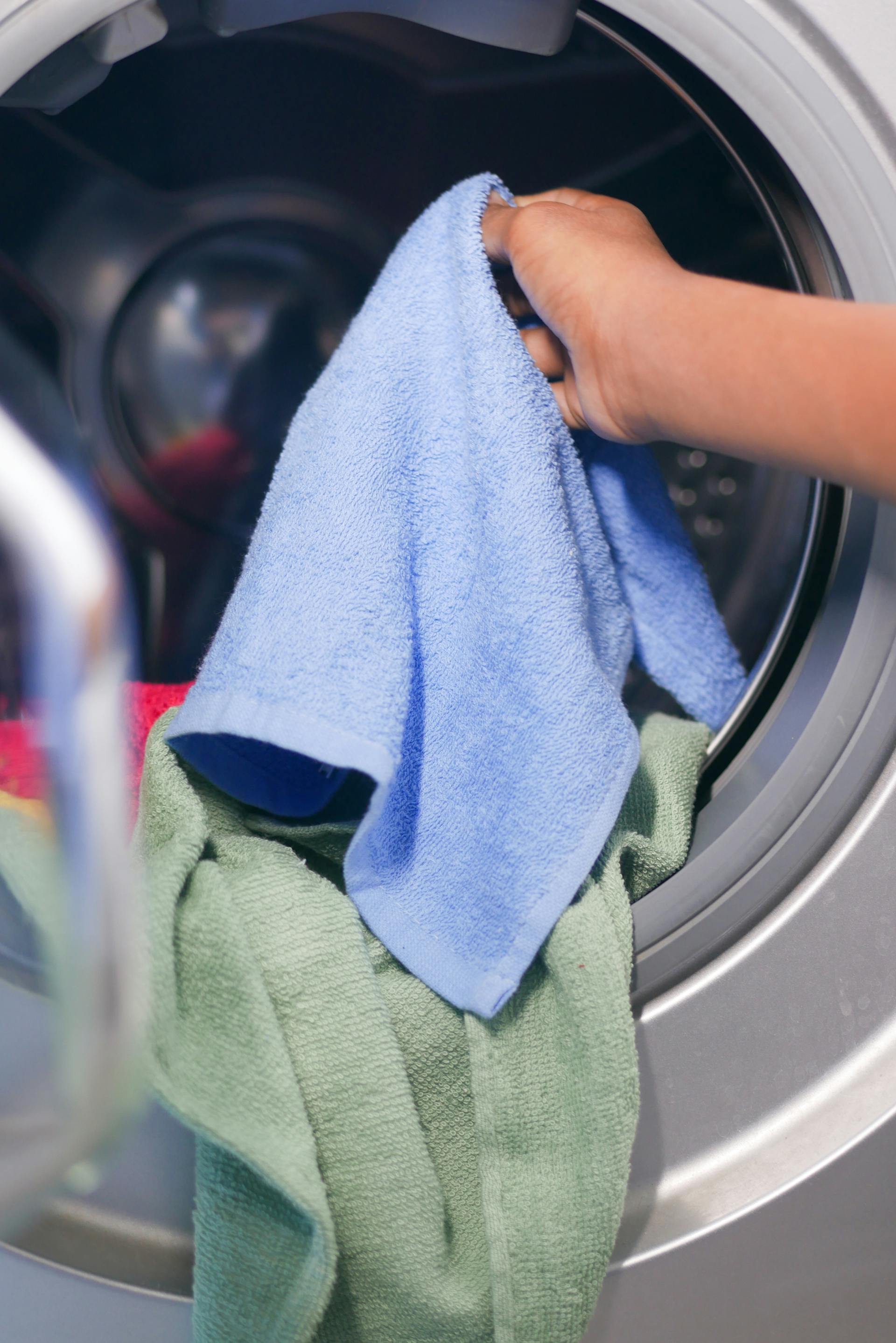 Une personne en train de faire la lessive | Source : Pexels