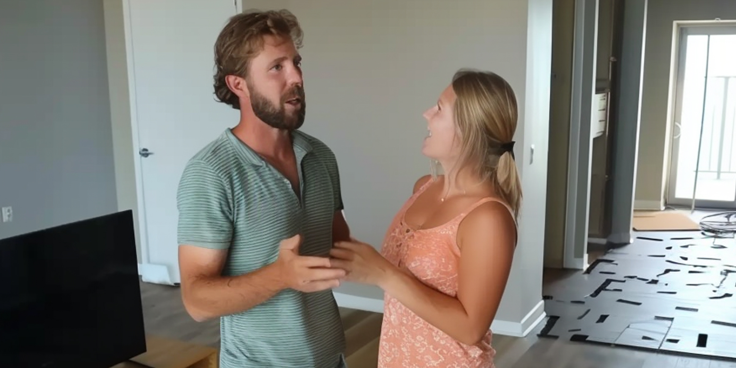 Un homme qui parle à son ex-femme | Source : Amomama