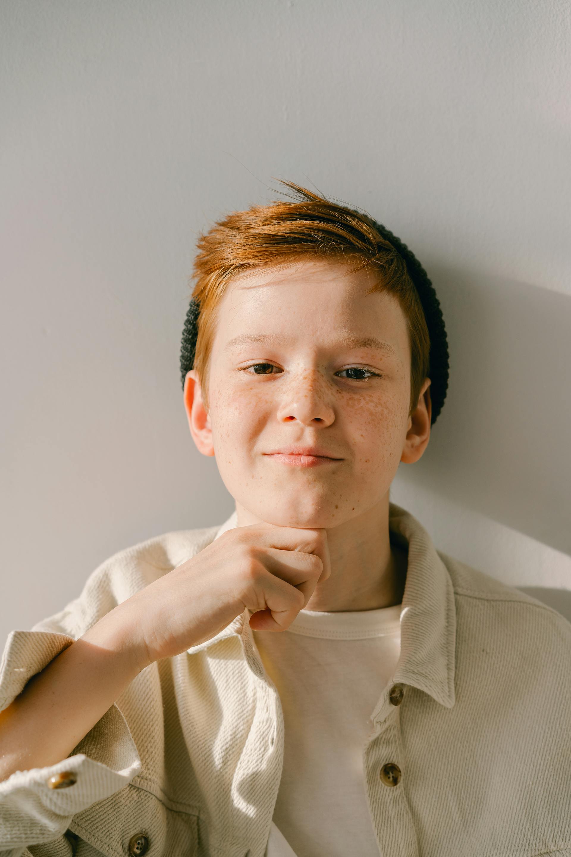 Un jeune garçon souriant | Source : Pexels