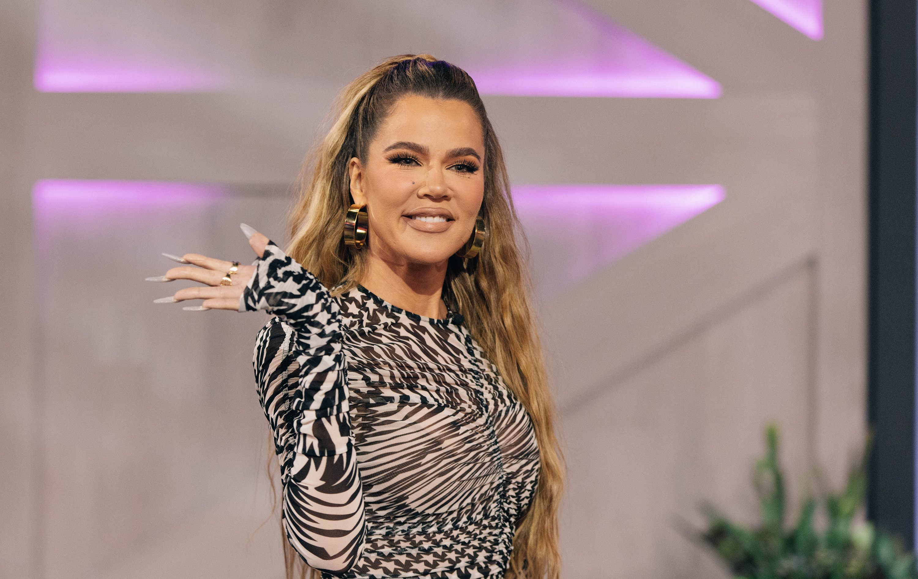 Khloé Kardashian dans « The Kelly Clarkson Show » en 2022. | Source : Getty Images
