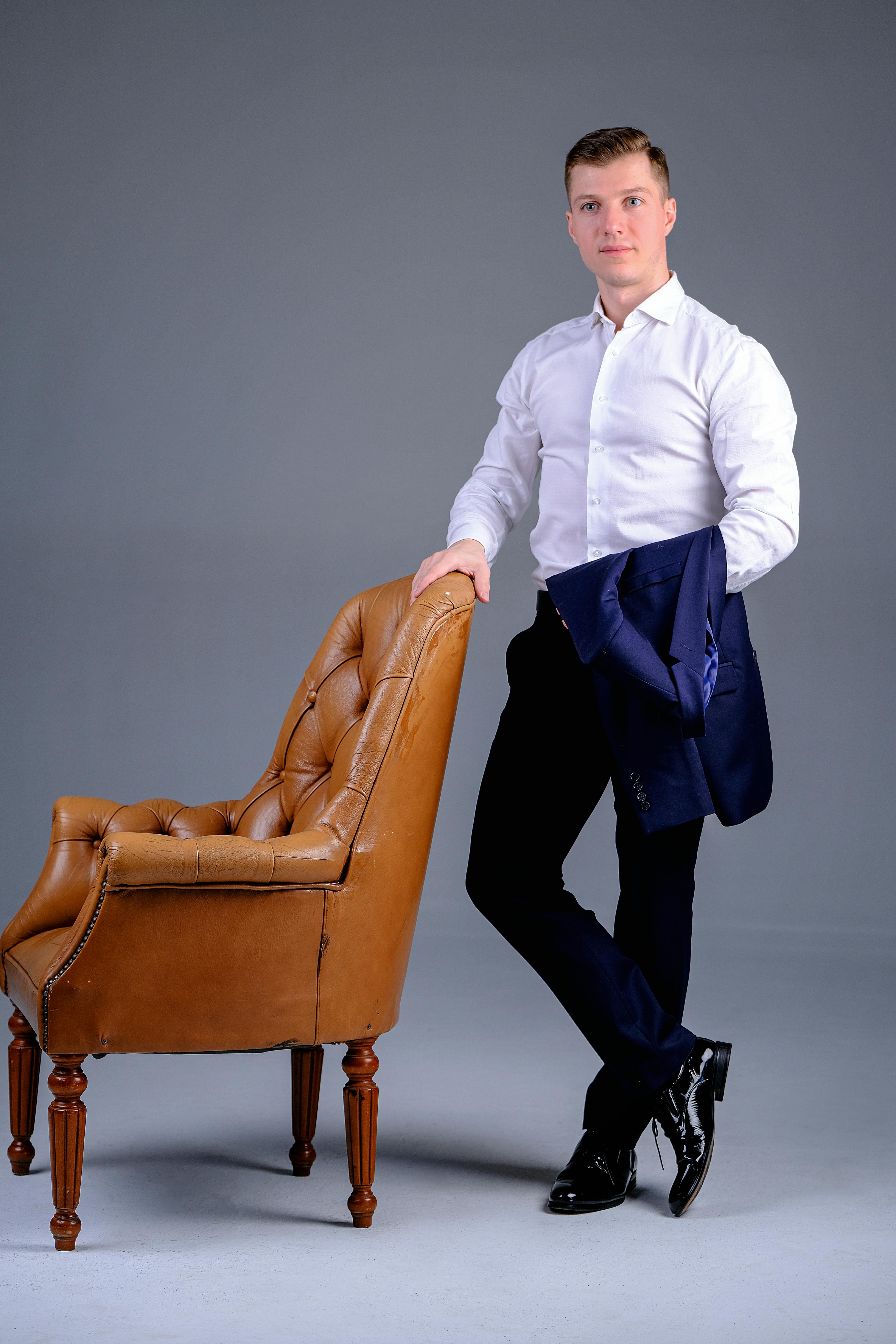 Jeune homme en costume | Source : Pexels