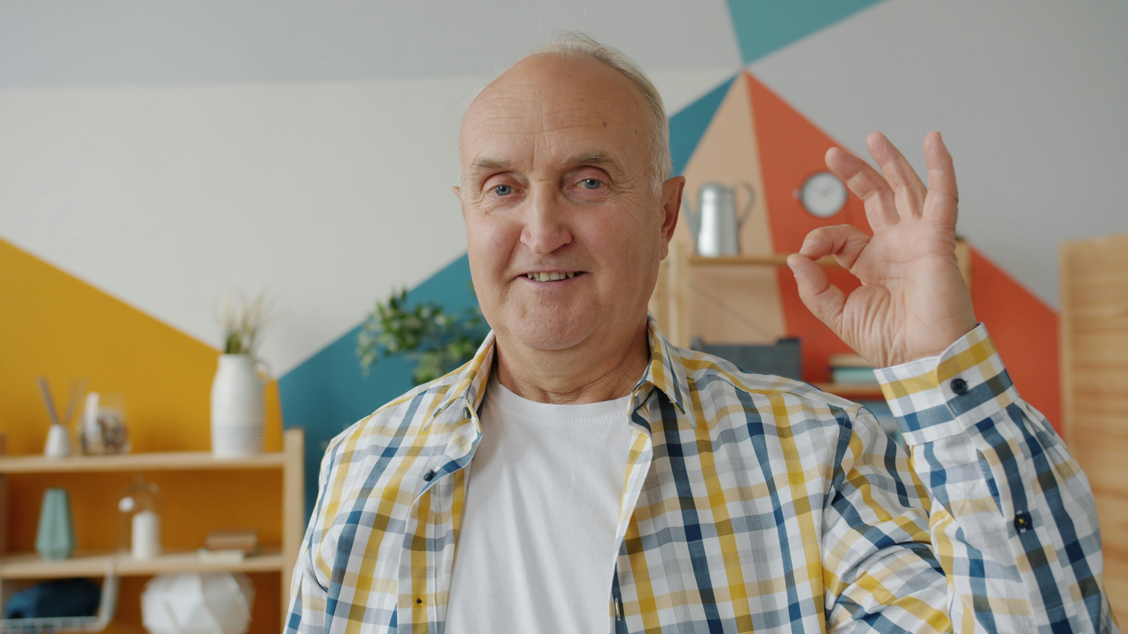 Un homme qui sourit | Source : Unsplash