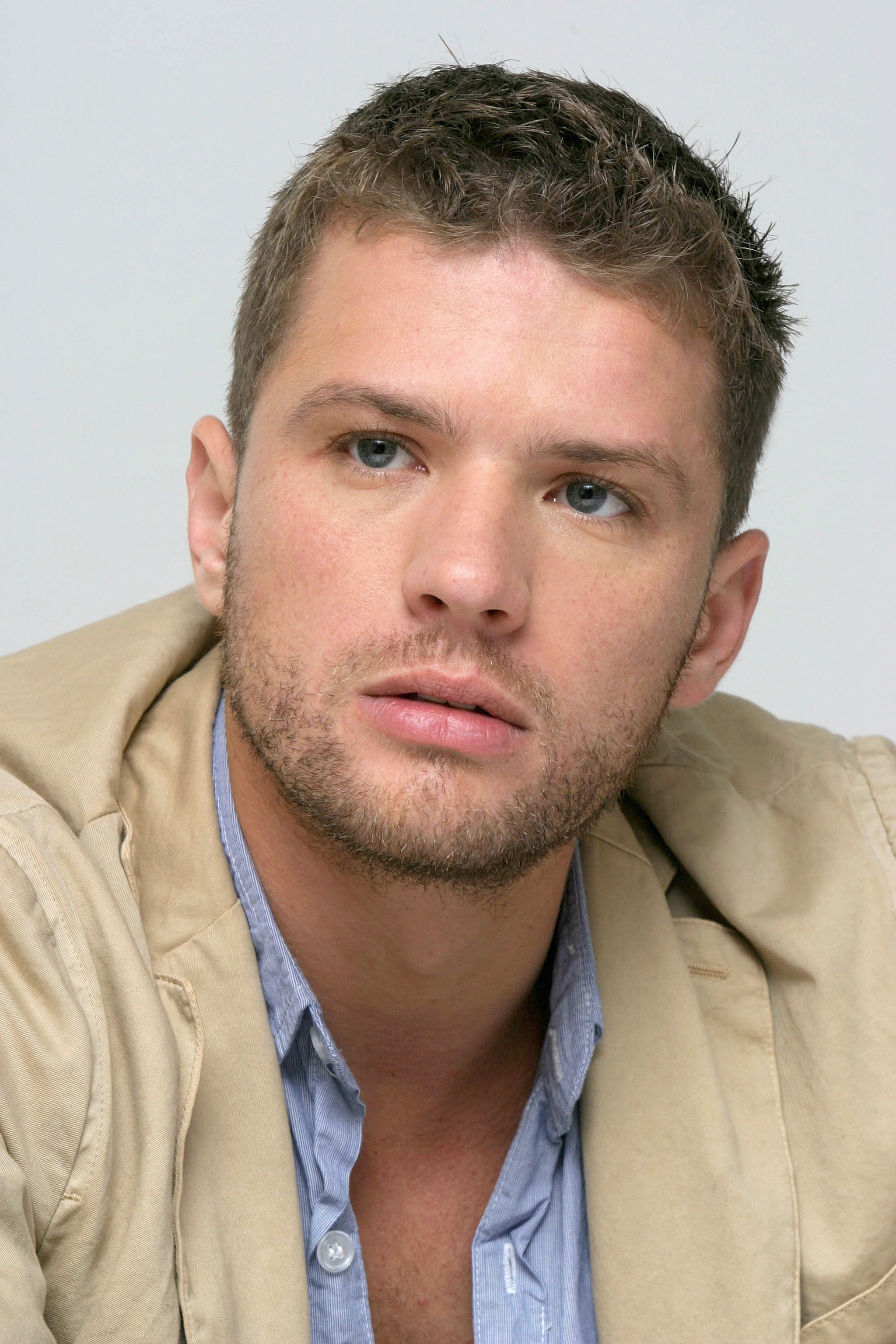 Ryan Phillippe parle à l'hôtel Four Seasons le 7 octobre 2006 à Los Angeles, en Californie. | Source : Getty Images