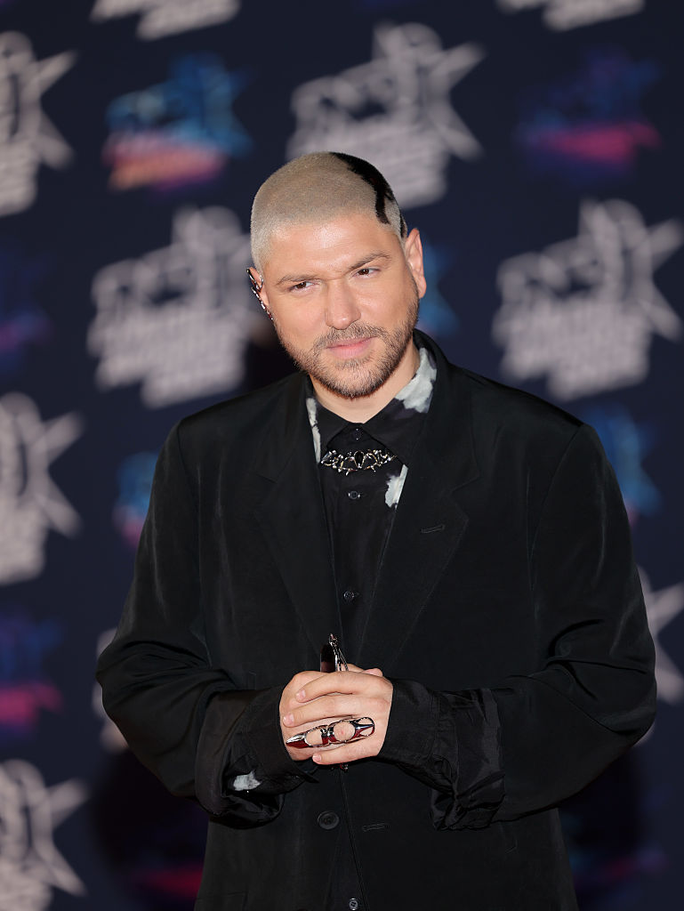 Quentin Mosimann assiste au photocall lors de la 27e cérémonie des NRJ Music Awards, le 31 octobre 2025 à Cannes, en France I Source : Getty Images