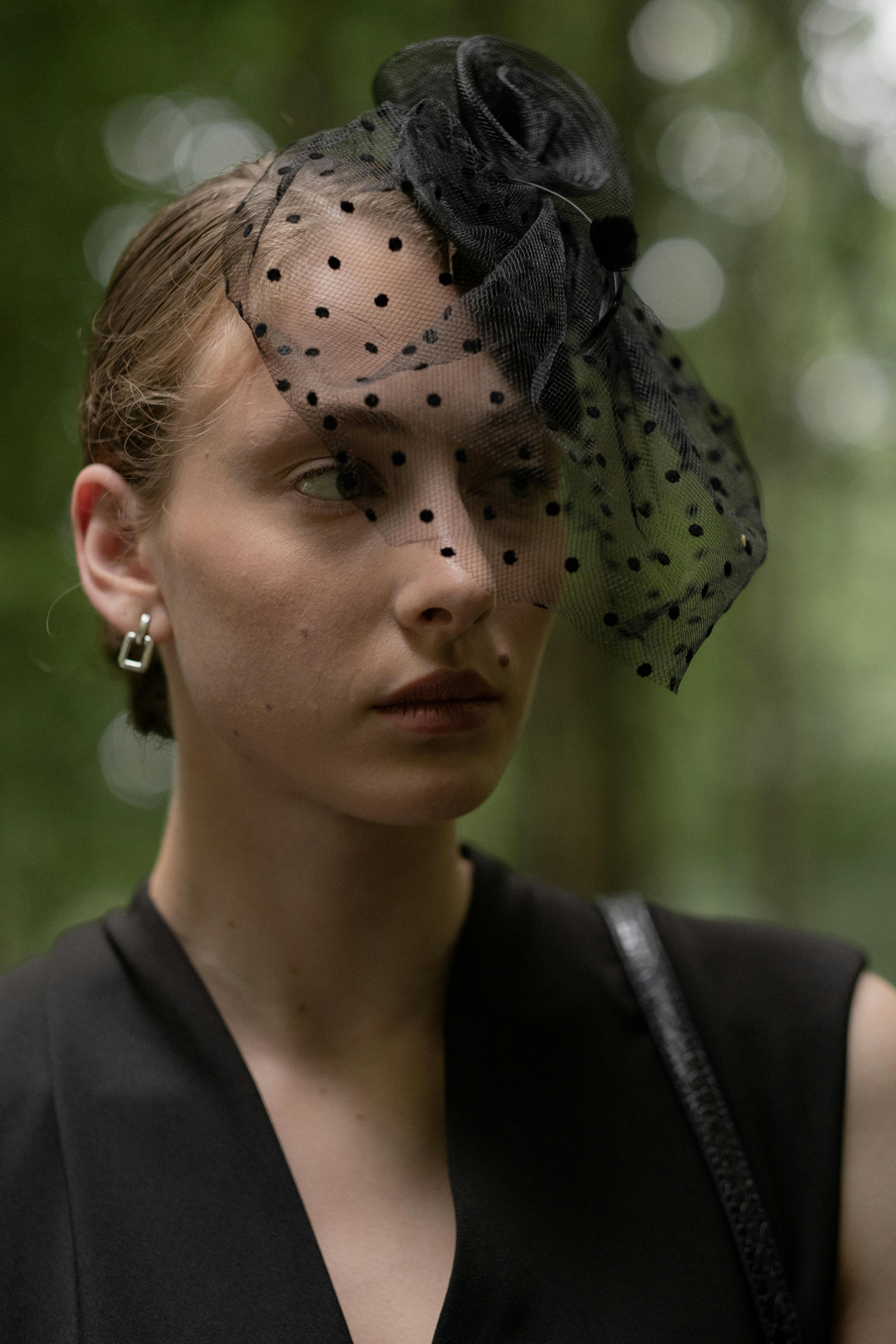 Une femme triste à un enterrement | Source : Pexels