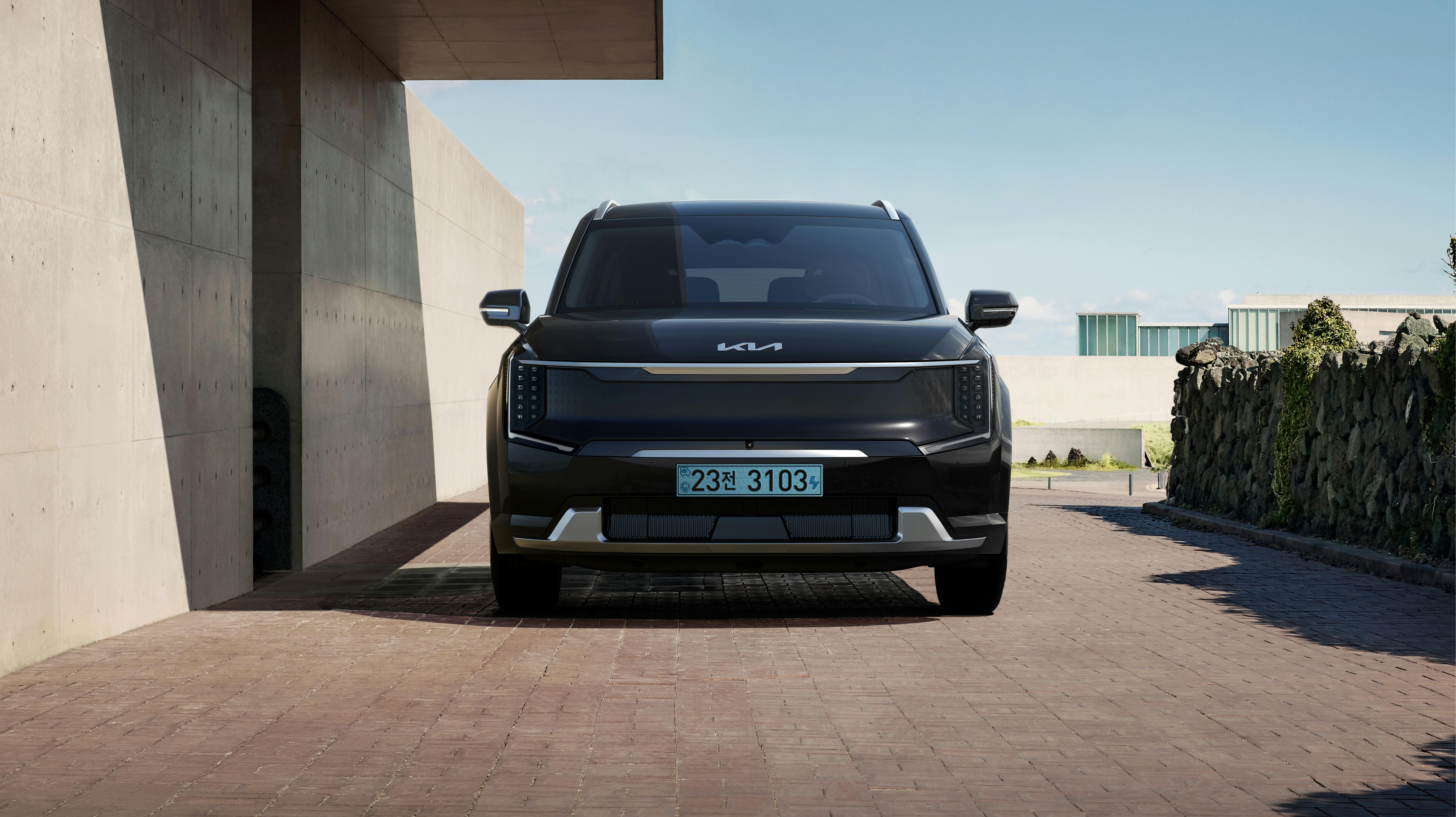 Une voiture noire garée | Source : Pexels