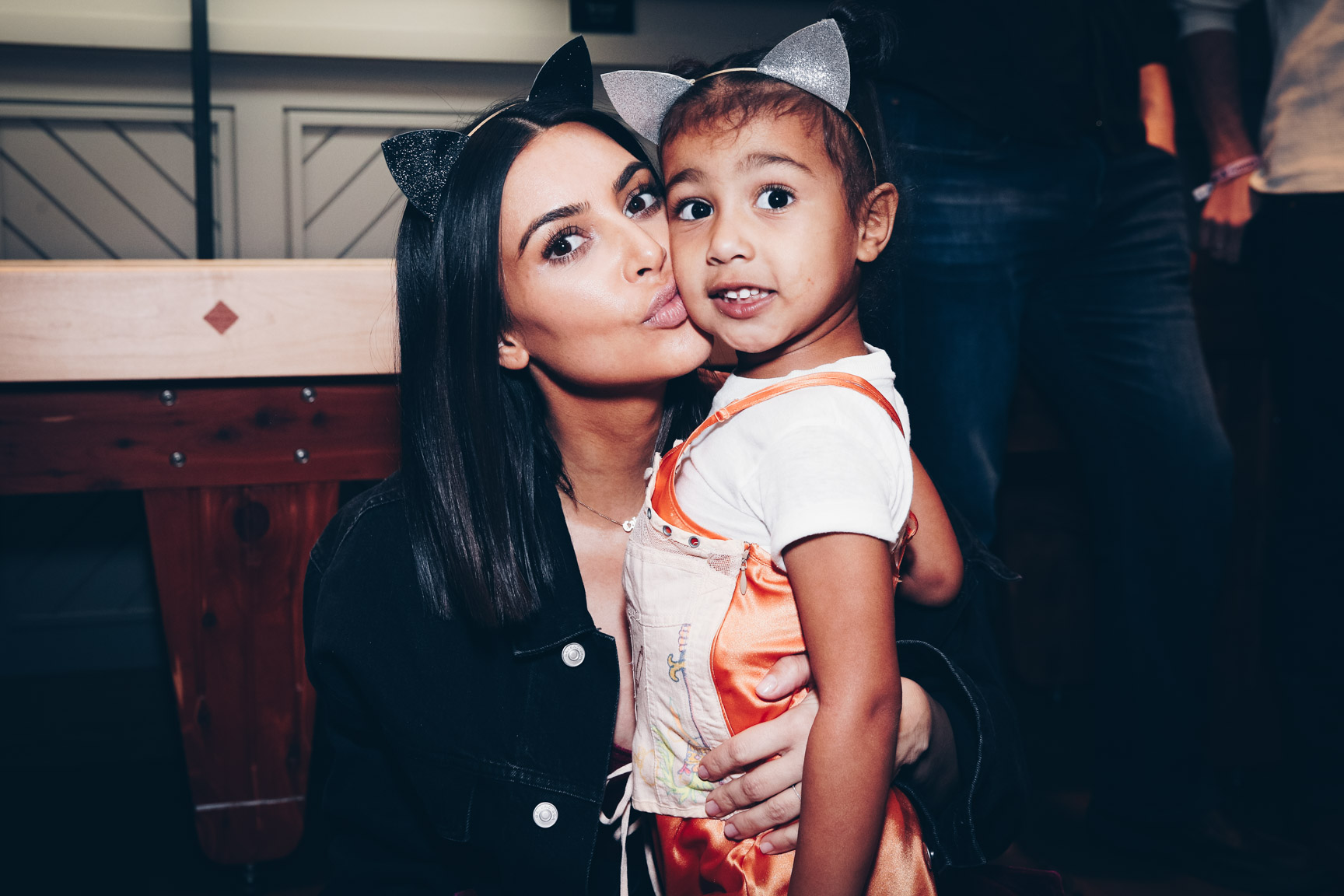 Kim Kardashian et North West au spectacle Dangerous Woman d'Ariana Grande, le 31 mars 2017, à Inglewood, en Californie. | Source : Getty Images
