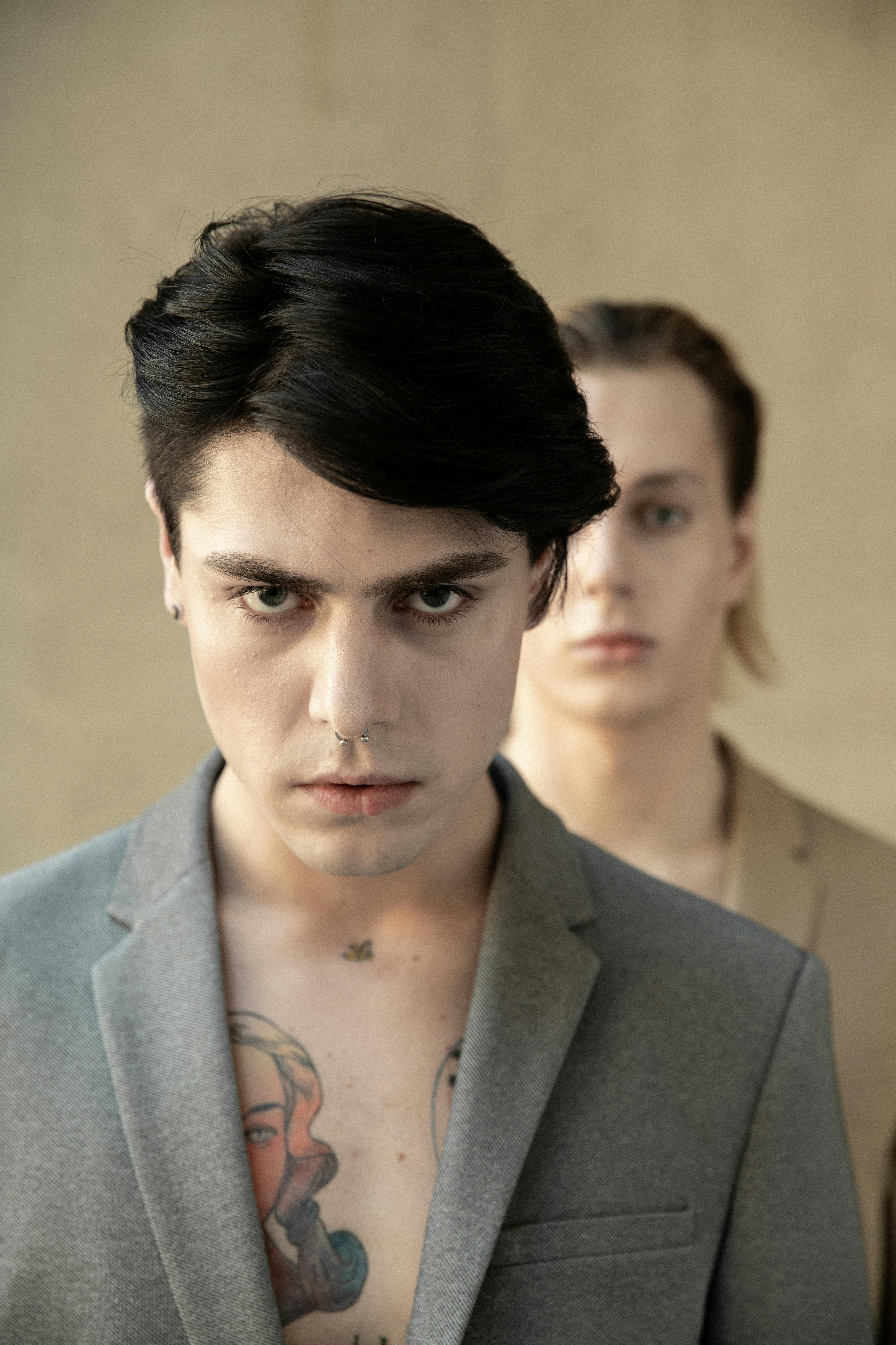 Deux hommes sérieux | Source : Pexels