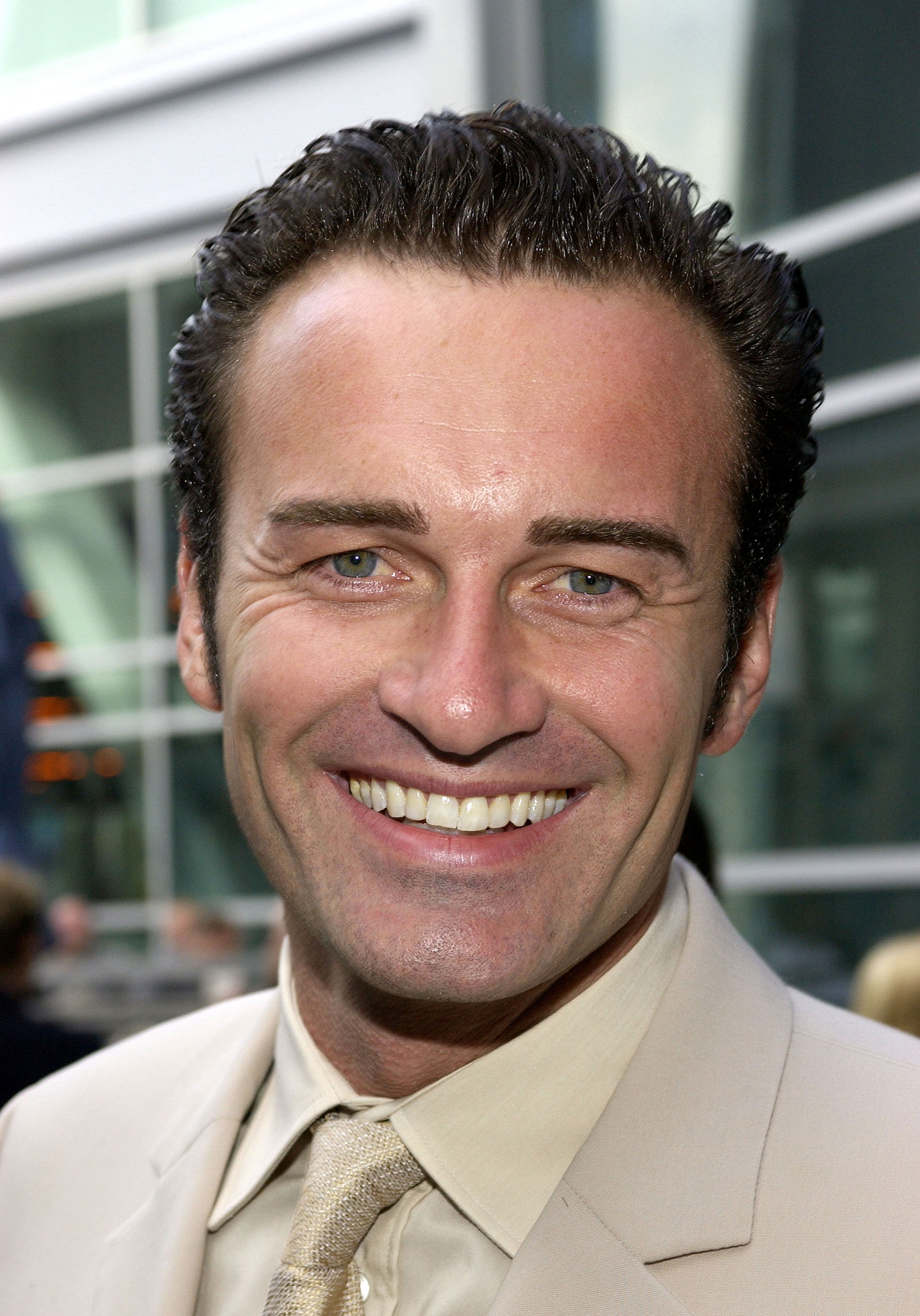 Julian McMahon à la projection du pilote de la série télévisée originale « Nip/Tuck » diffusée sur FX, le 19 juillet 2003, à l'Arclight Theatre de Hollywood, en Californie | Source : Getty Images