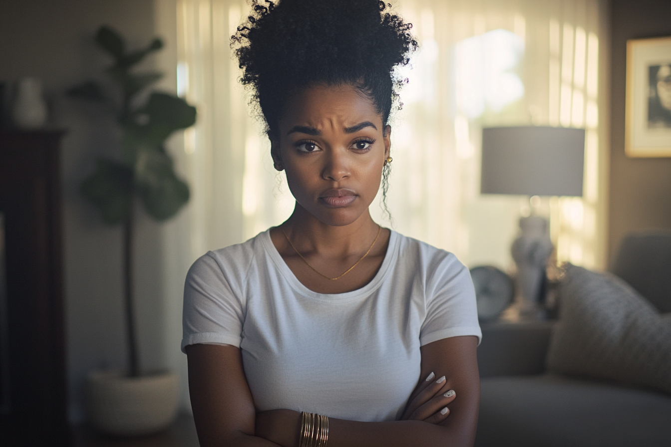 Une femme inquiète dans le salon | Source : Midjourney