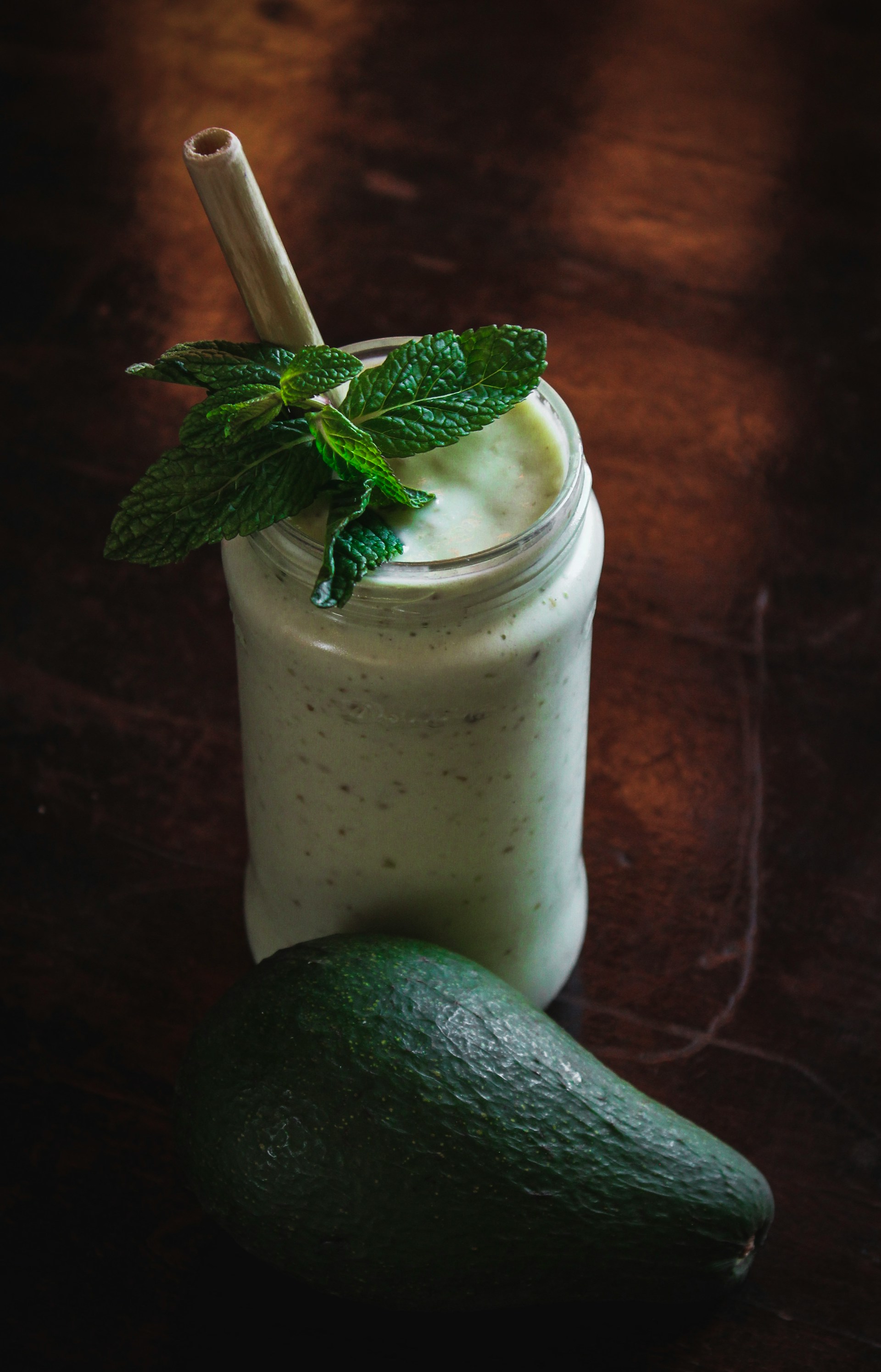 Un smoothie sur une table | Source: Unsplash