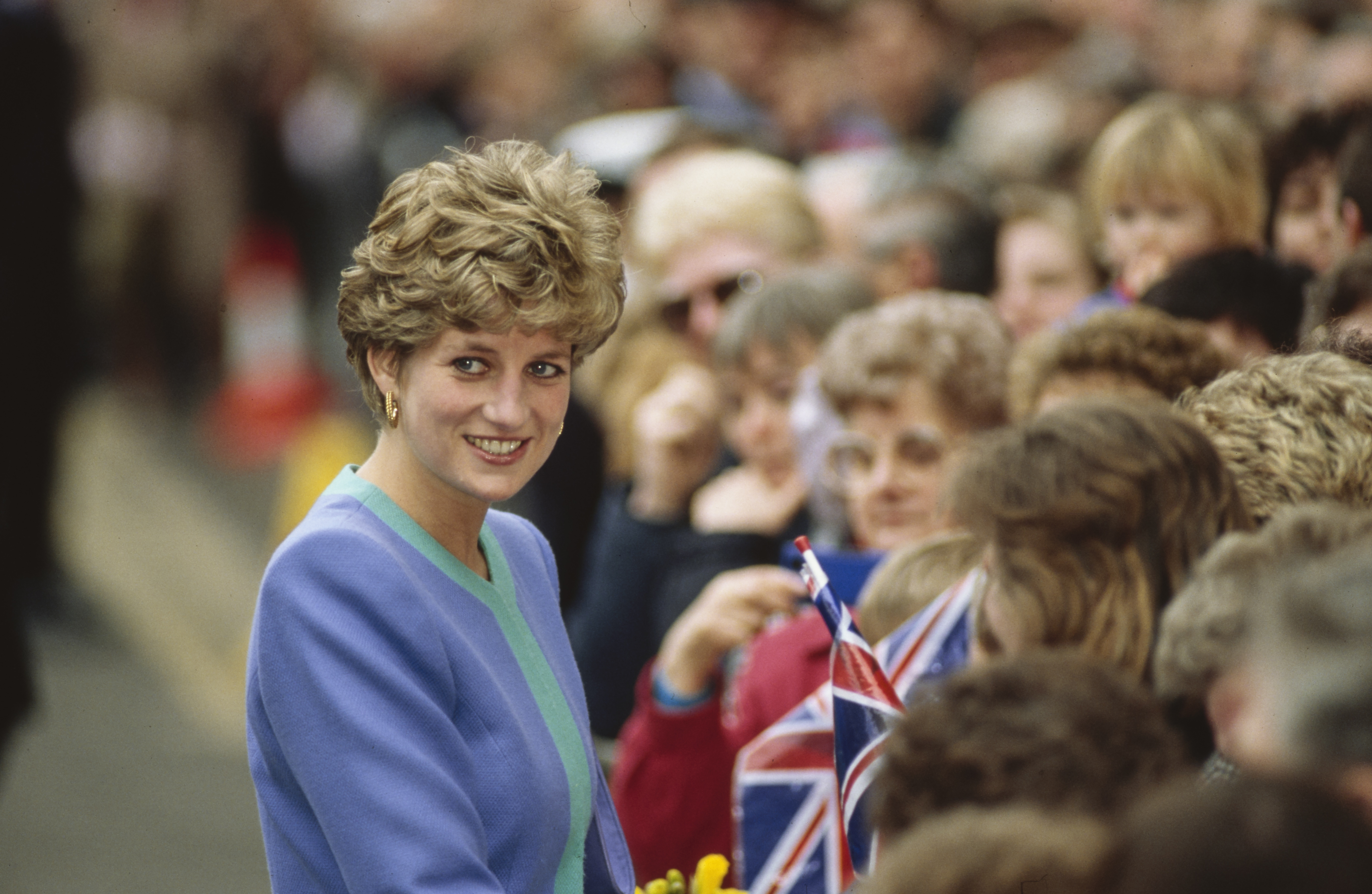 Diana, princesse de Galles, avec des fans à Lincoln, au Pays de Galles, en mars 1992. | Source : Getty Images
